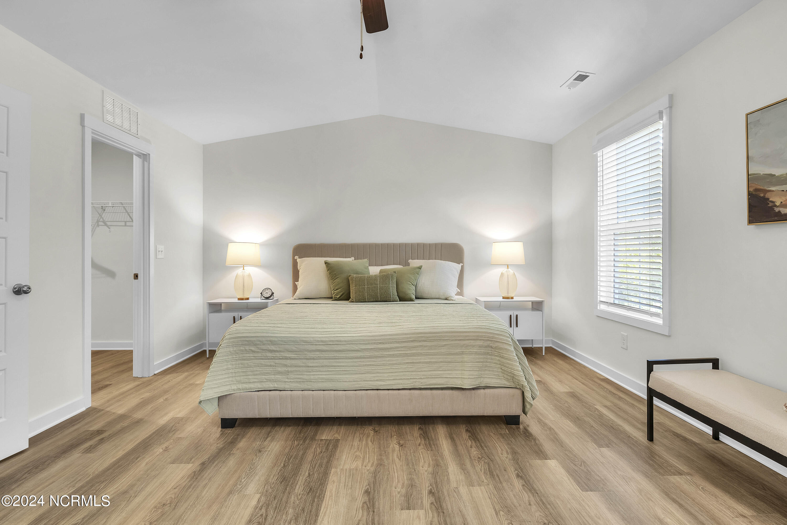 100544673 | Photo 11