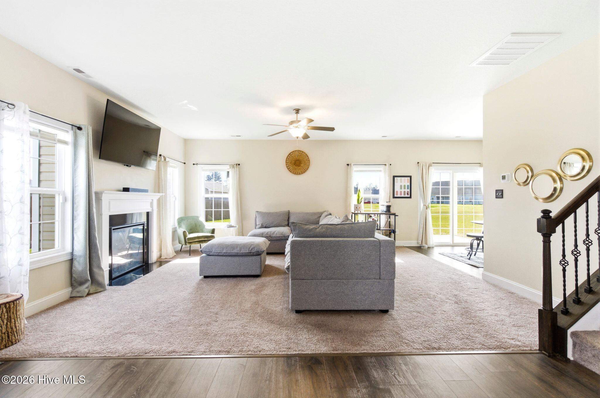 100563998 | Photo 12