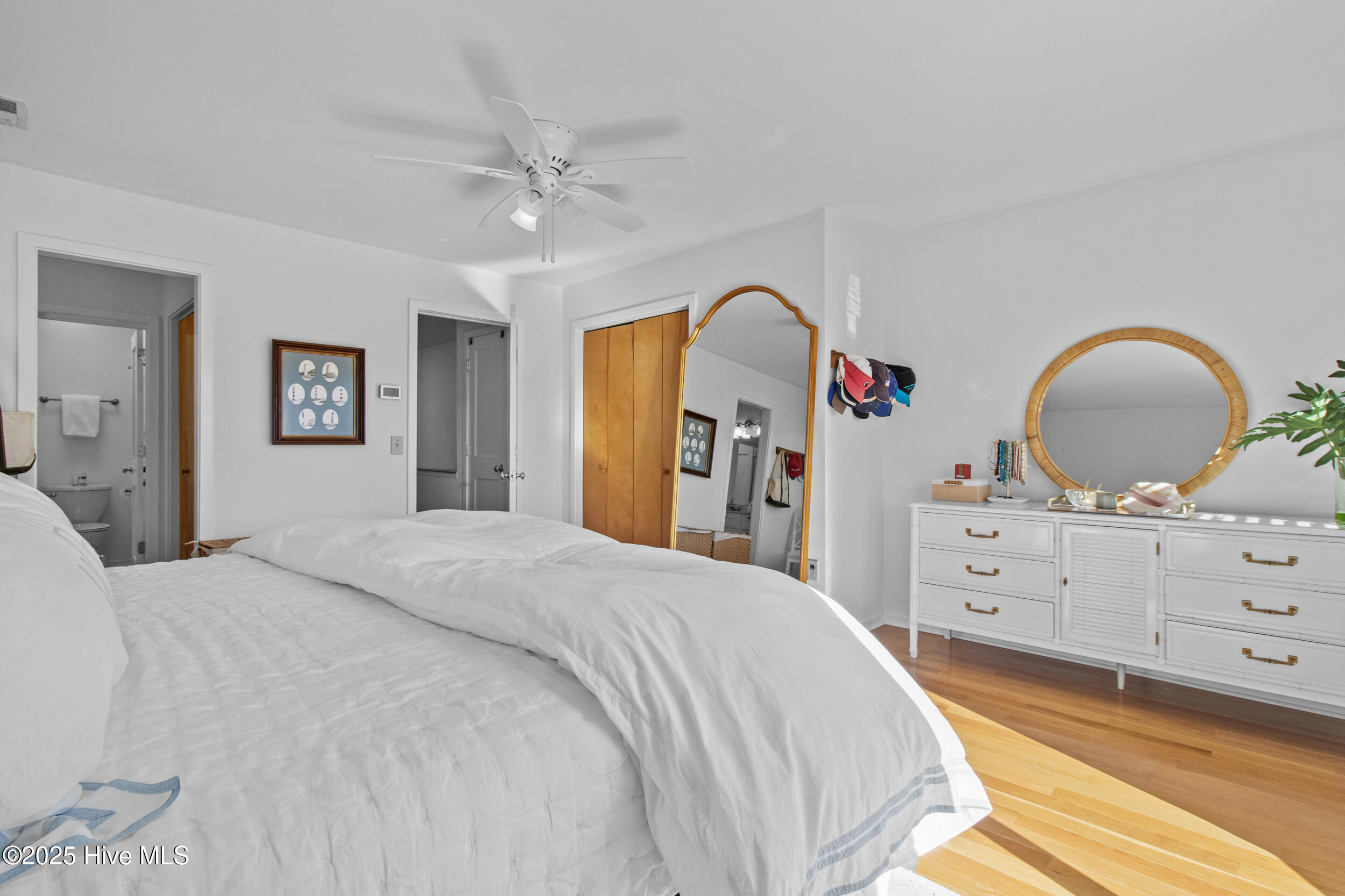 100545997 | Photo 34