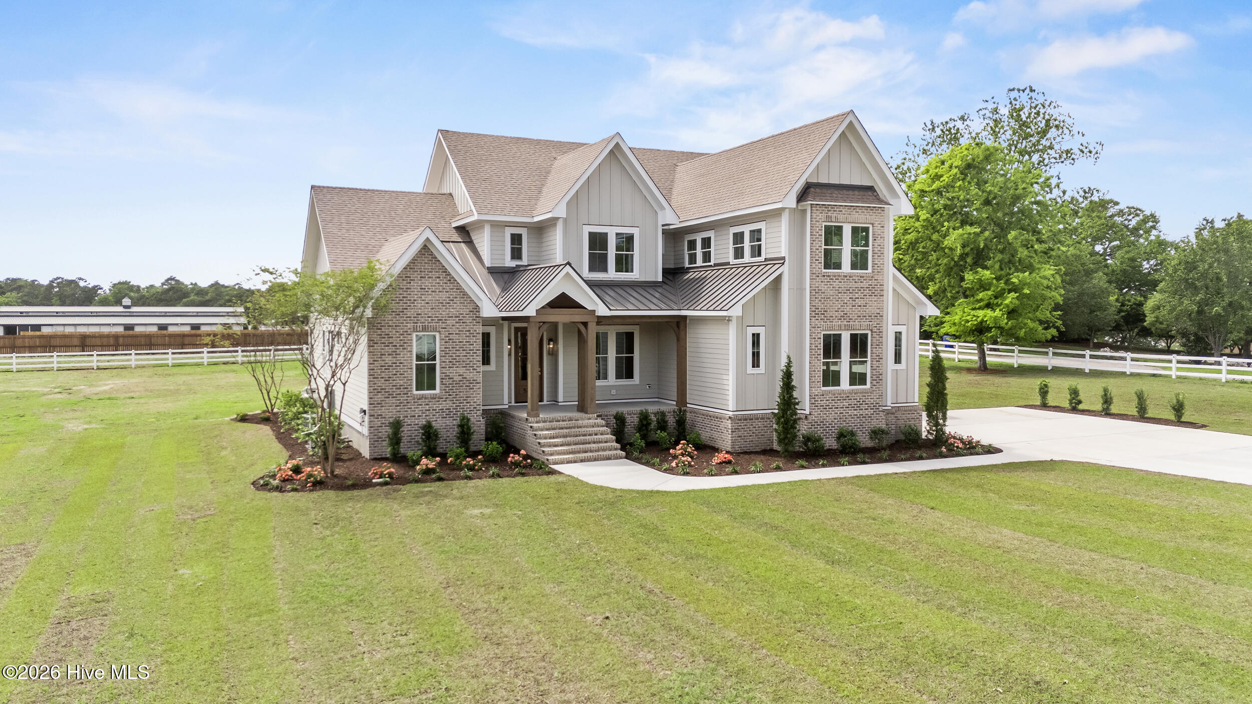 100570401 | Photo 47