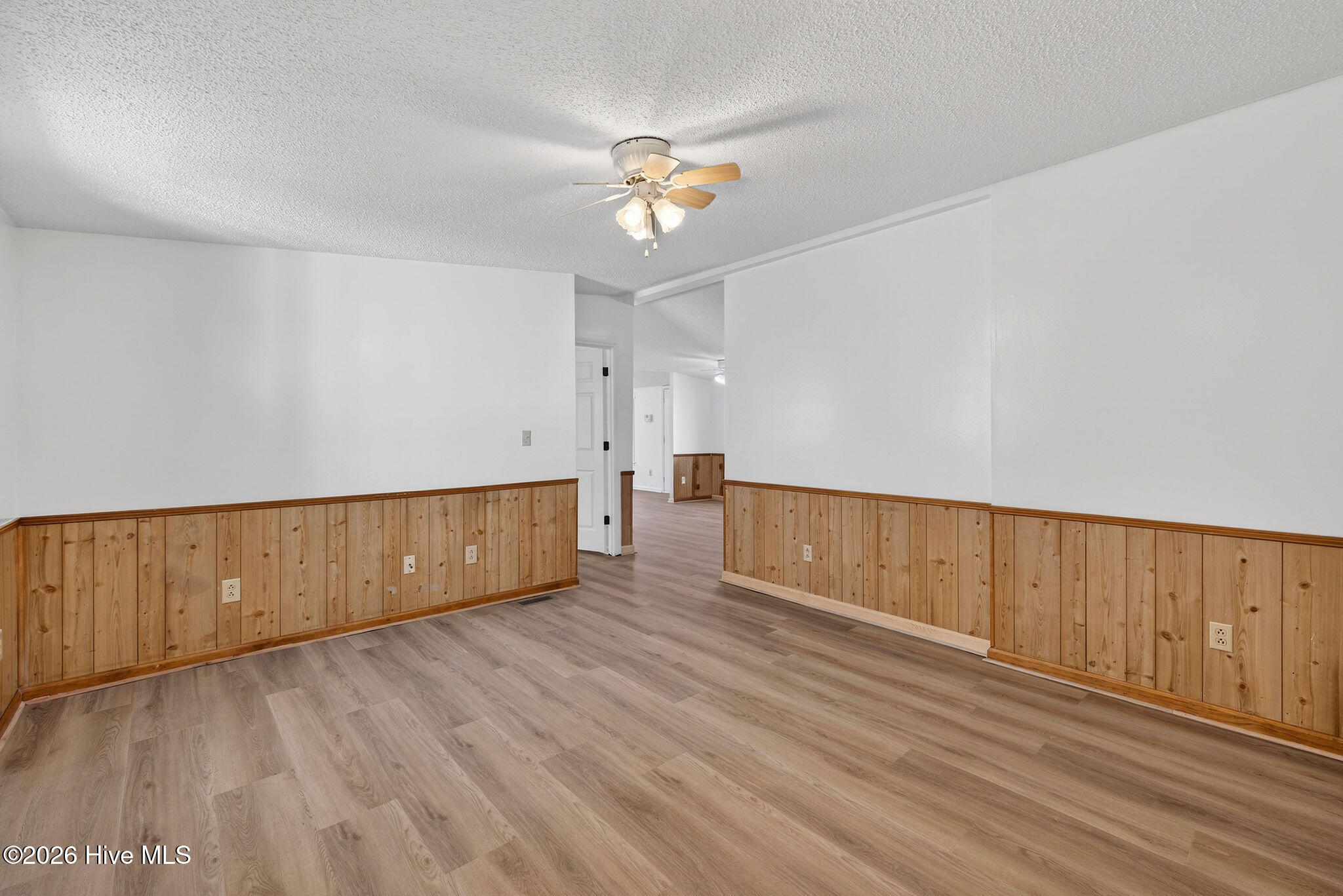 100548373 | Photo 16