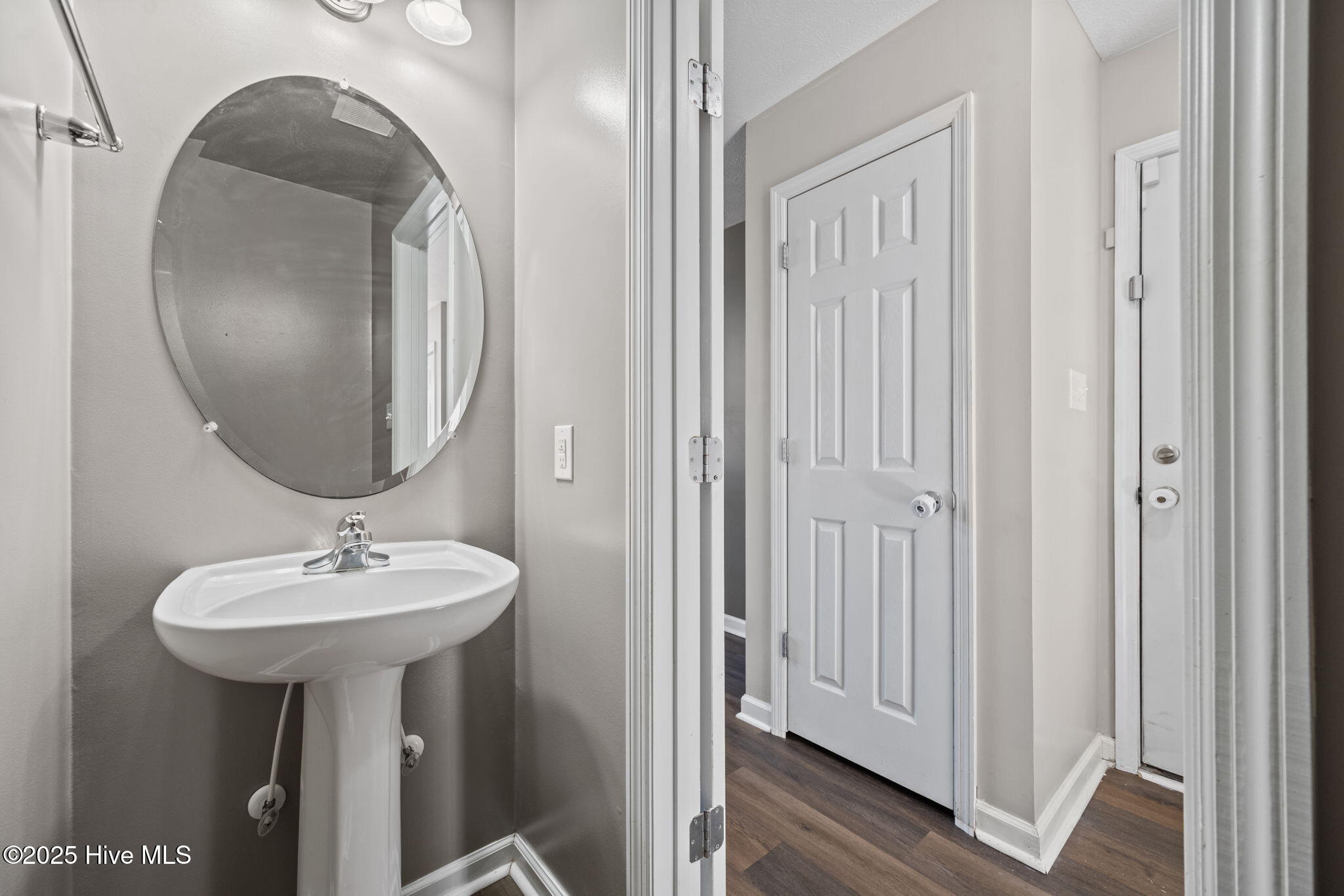 100545642 | Photo 25