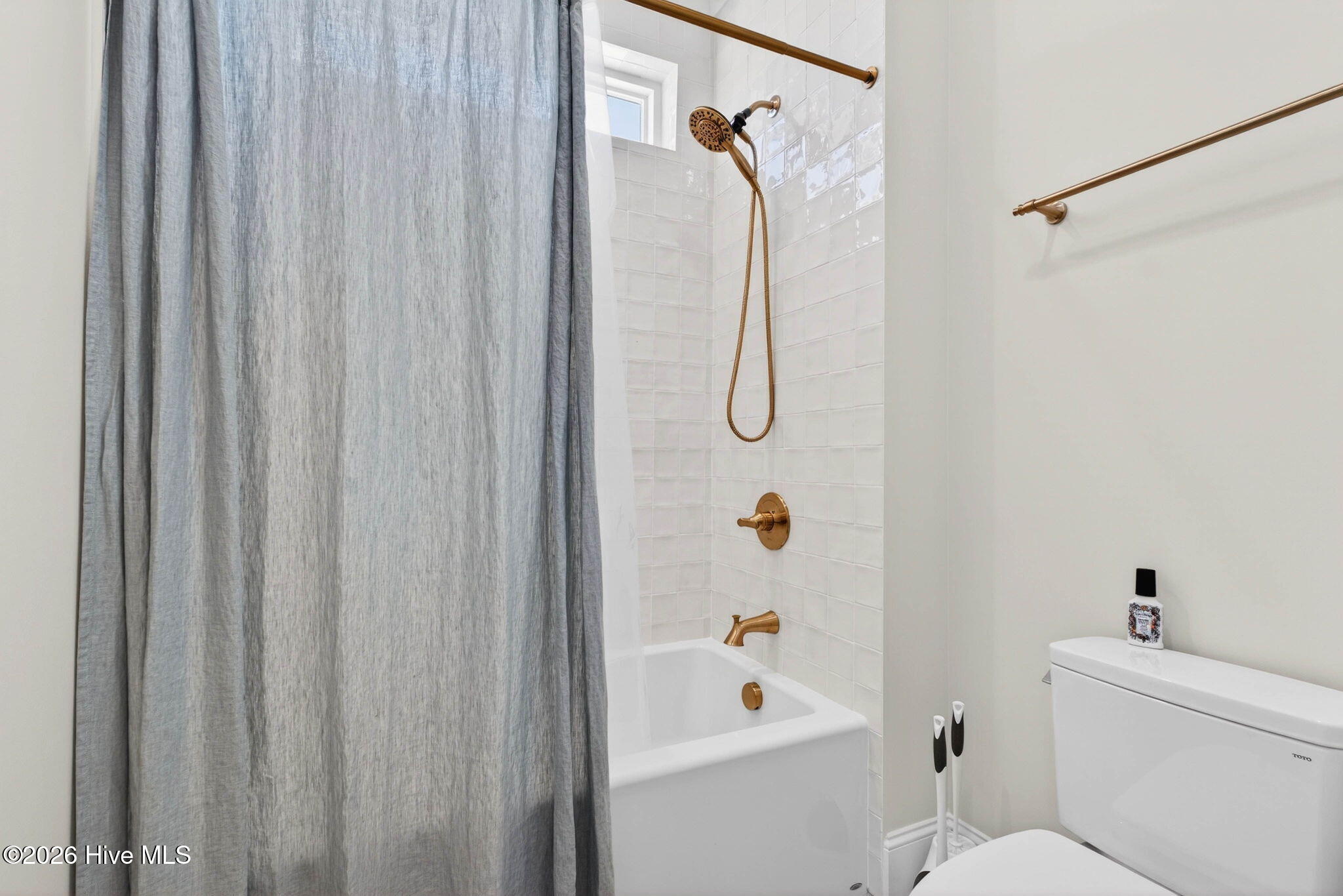 100570262 | Photo 46