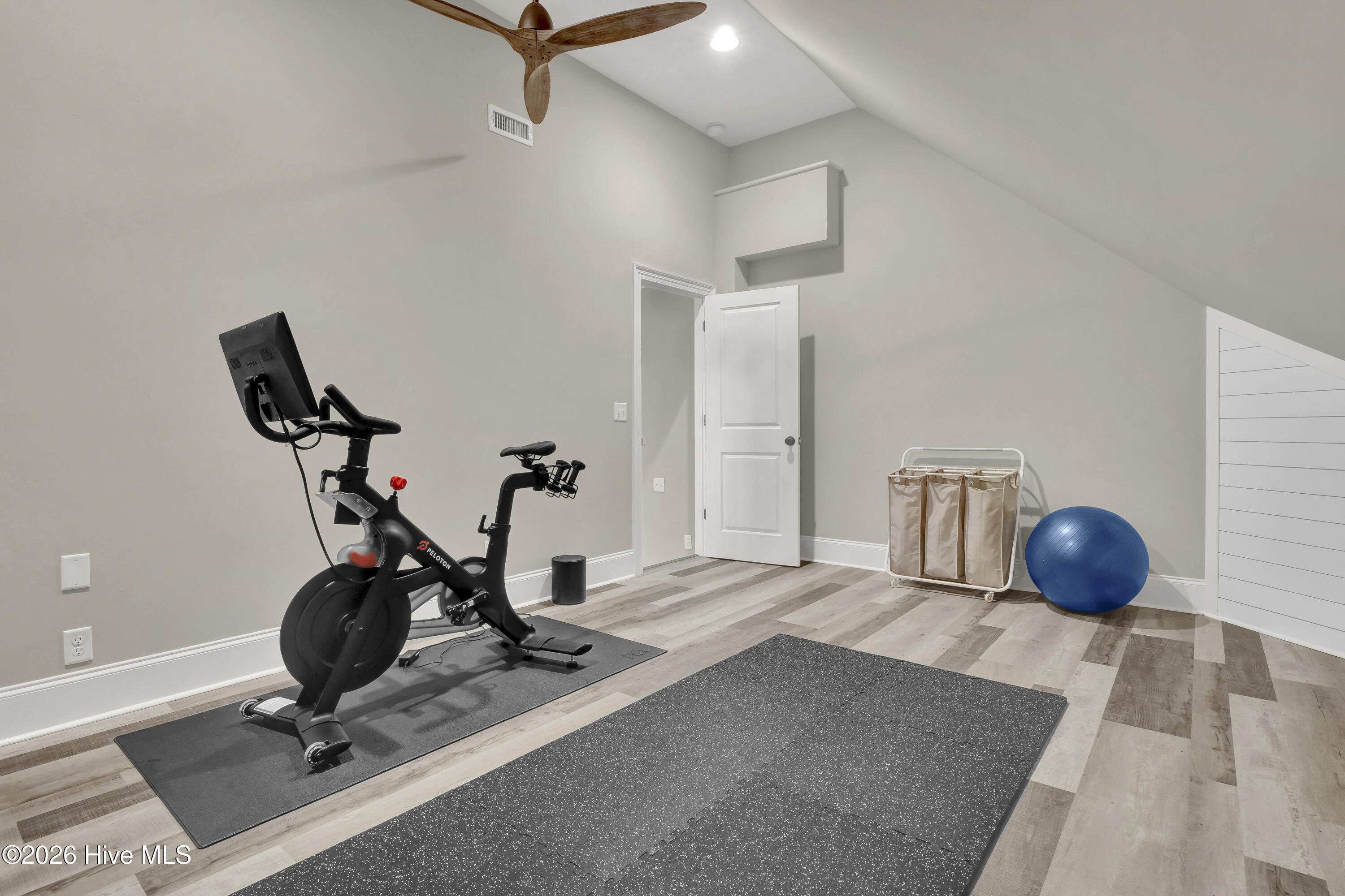 100563918 | Photo 40