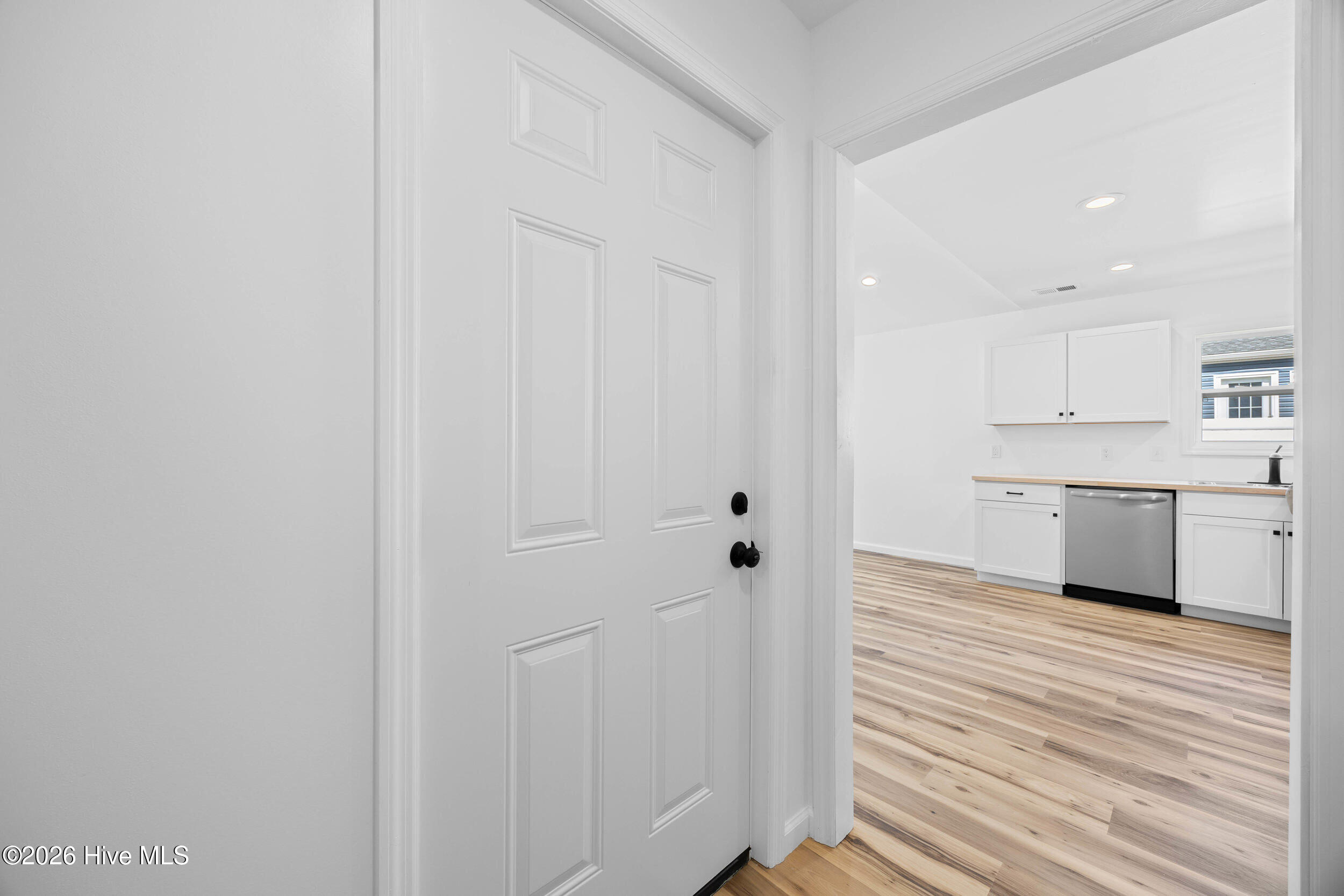 100561375 | Photo 11