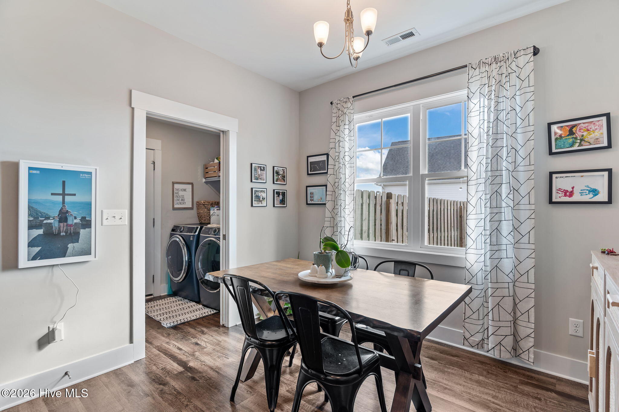 100558156 | Photo 26