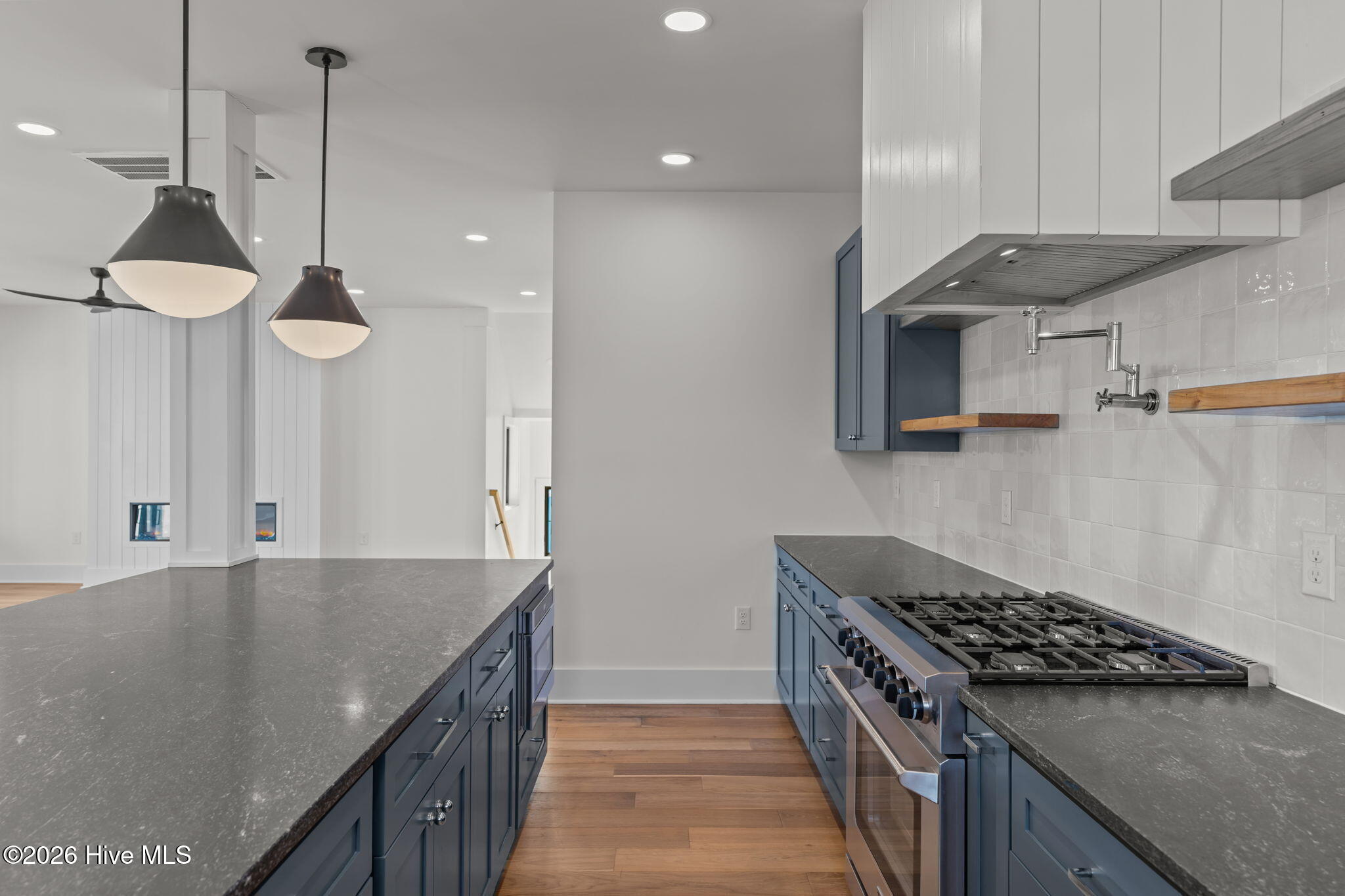 100553287 | Photo 18