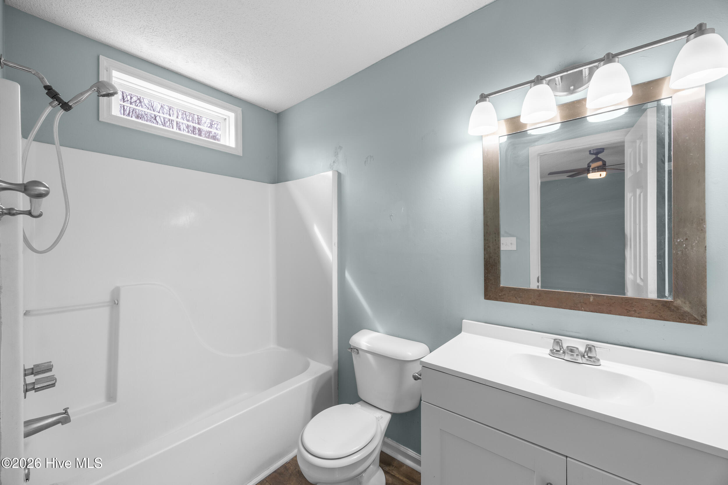 100557892 | Photo 26