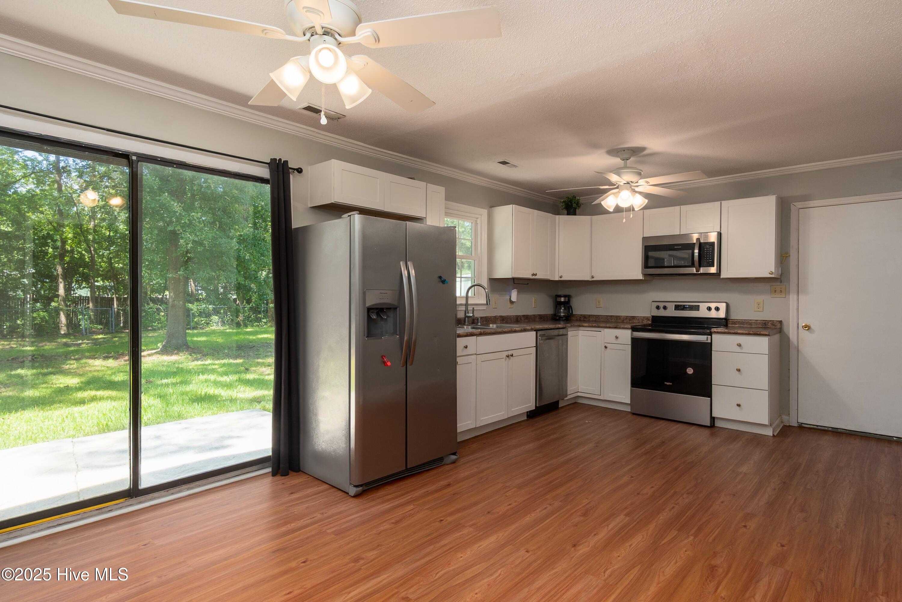 100523600 | Photo 11