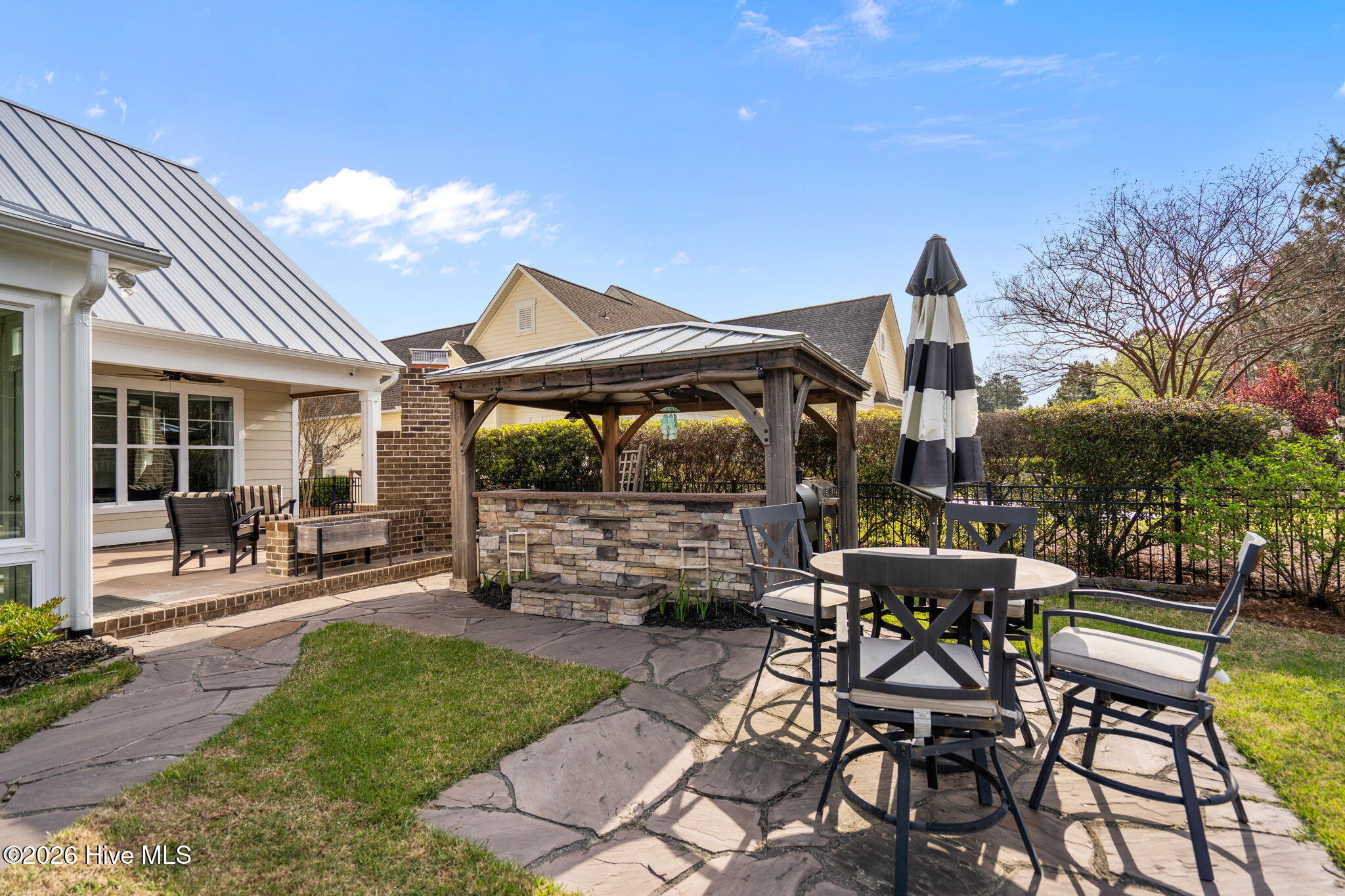 100564215 | Photo 56