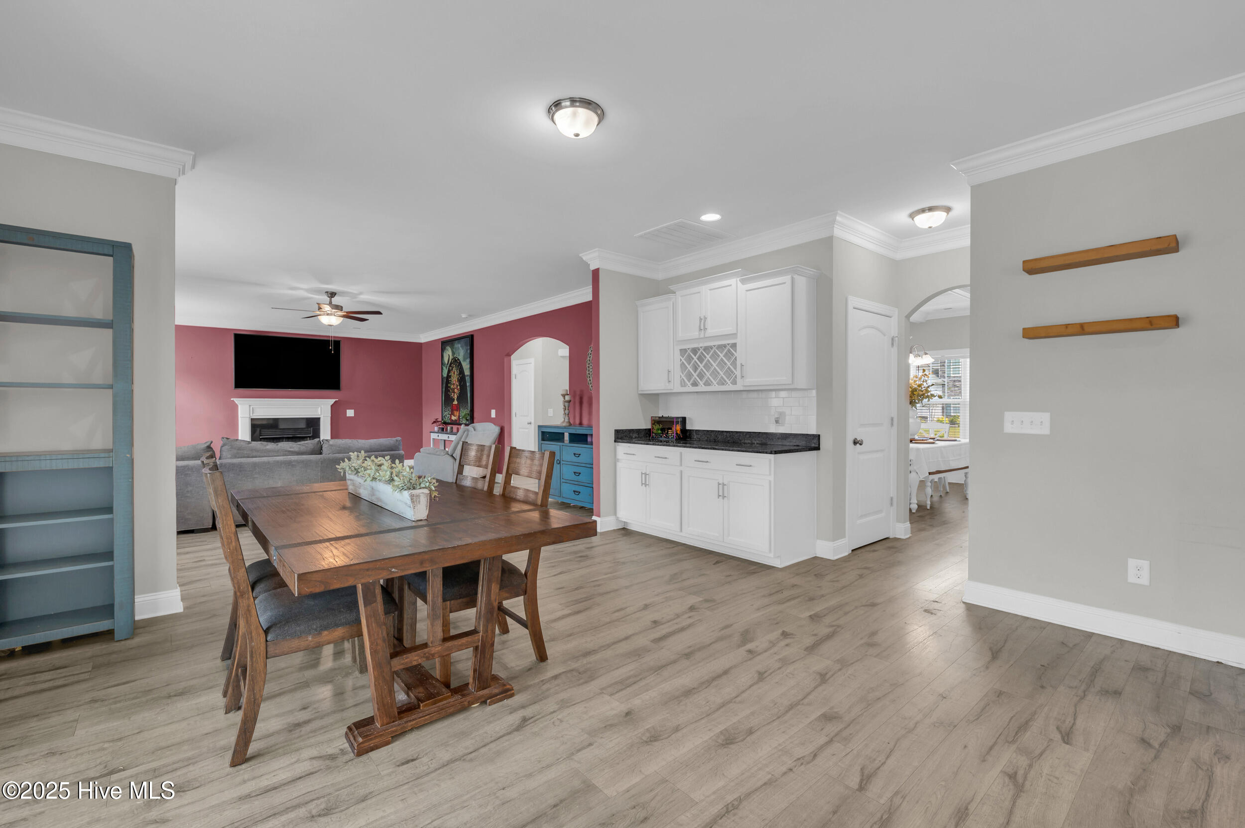 100530270 | Photo 13