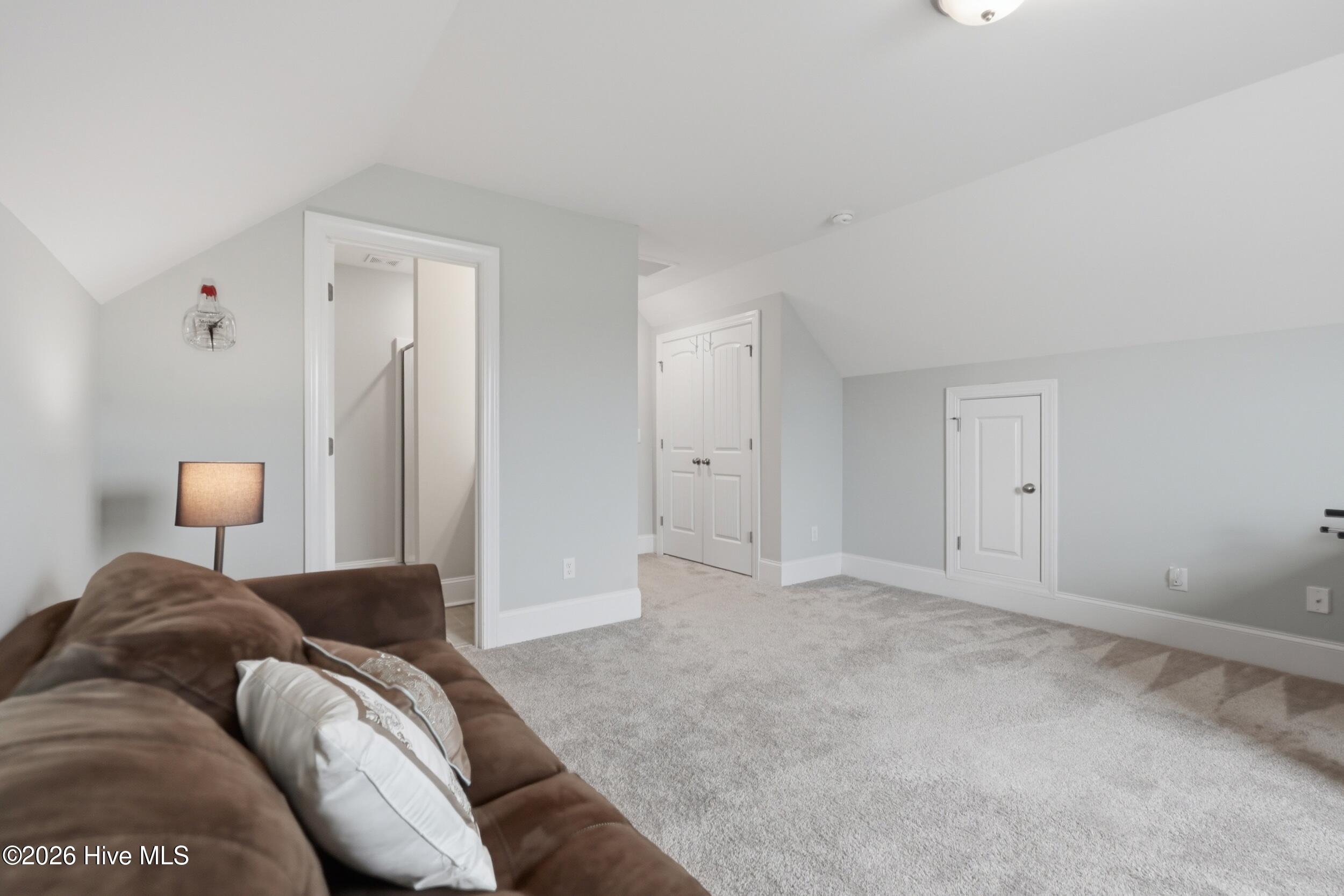 100565779 | Photo 41