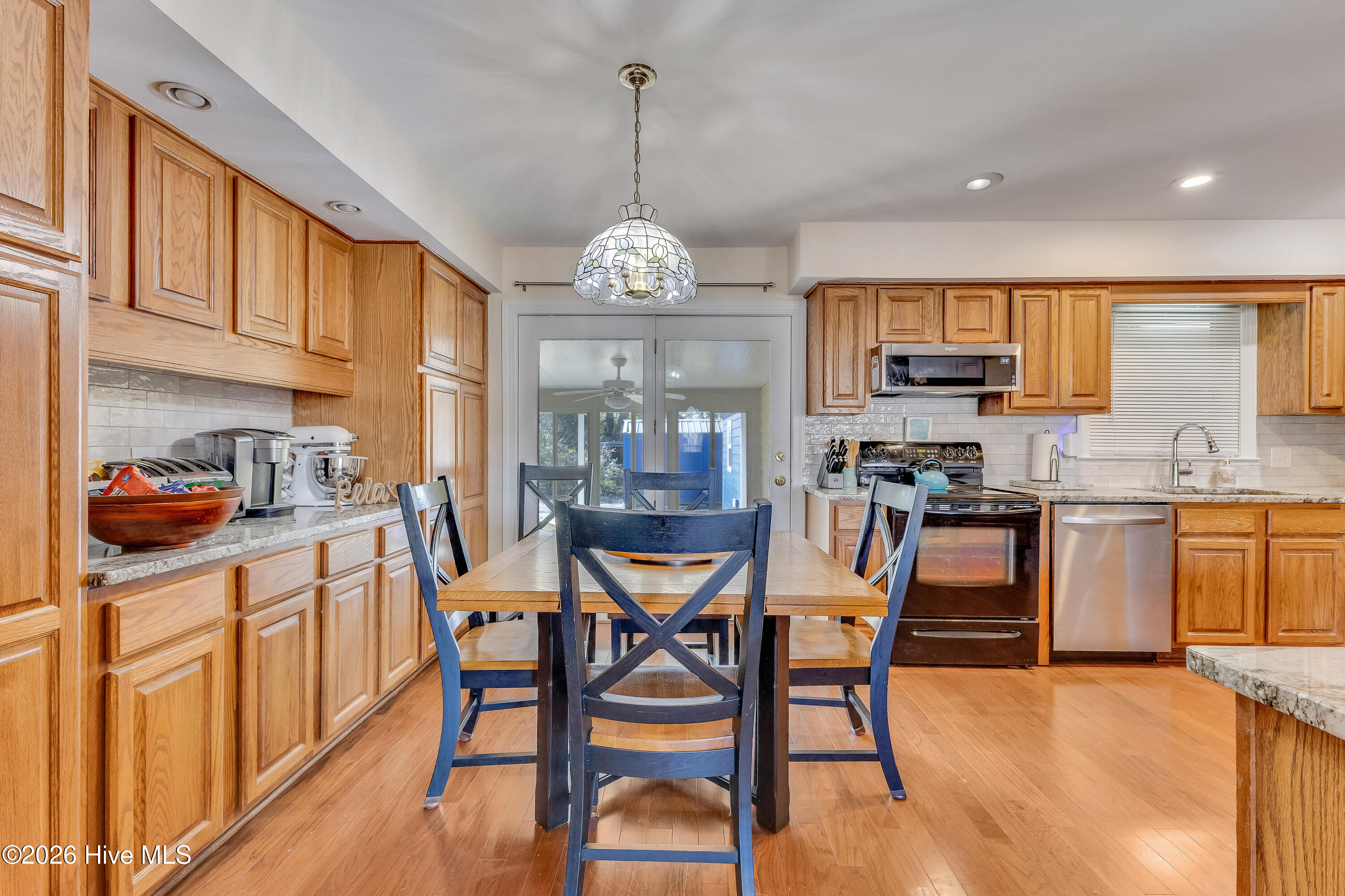 100554925 | Photo 15