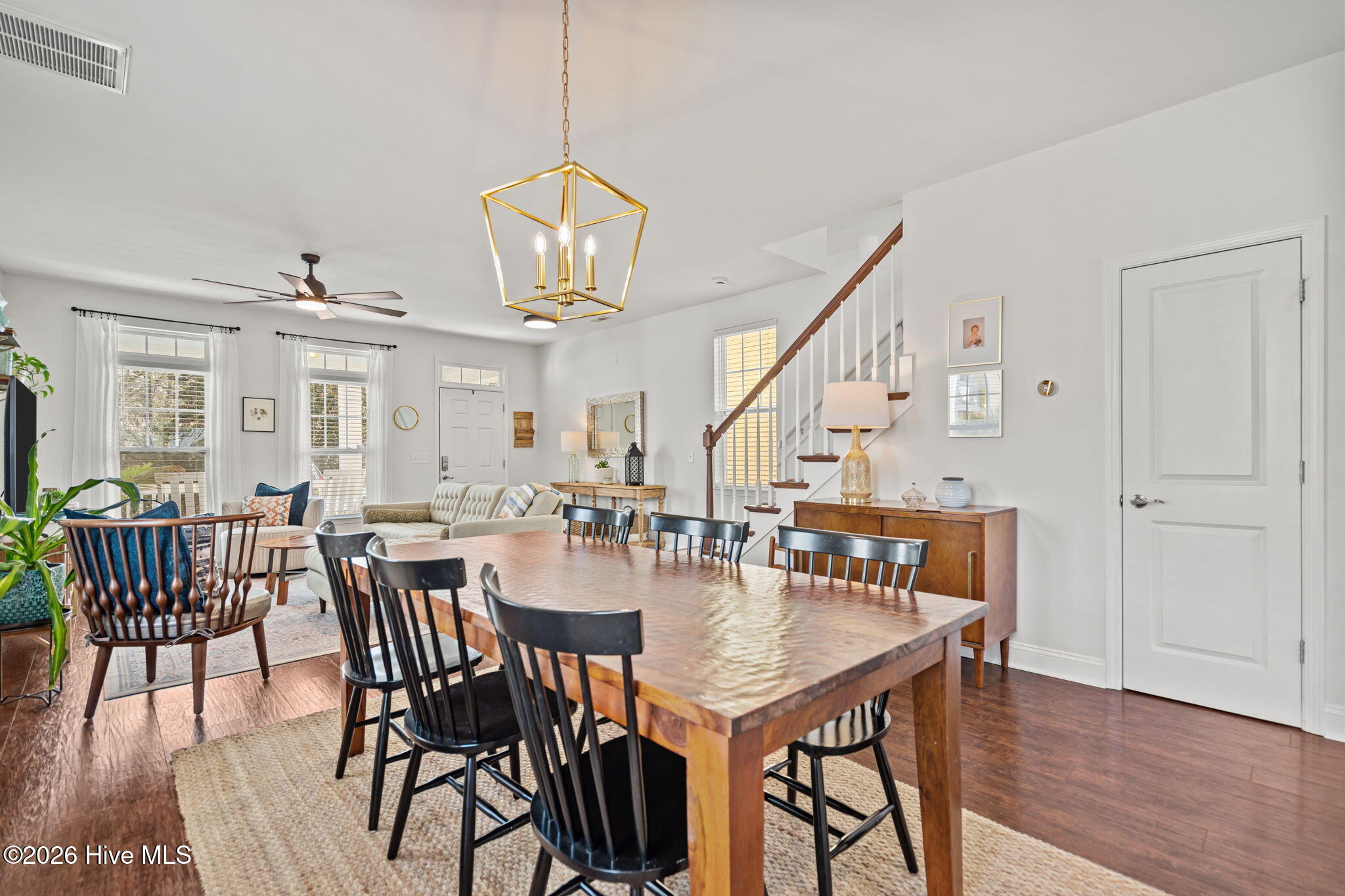 100560922 | Photo 11