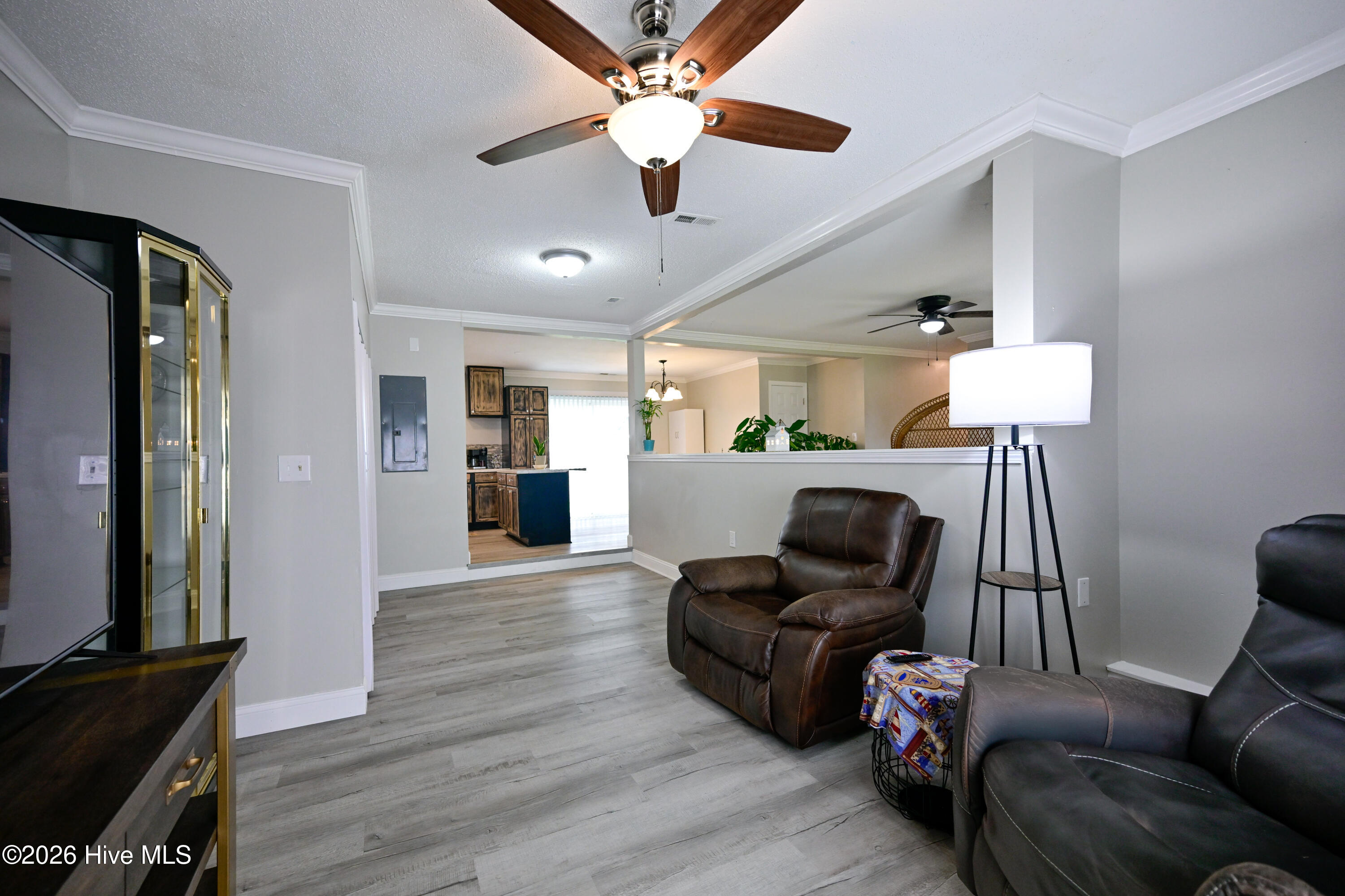 100564007 | Photo 16