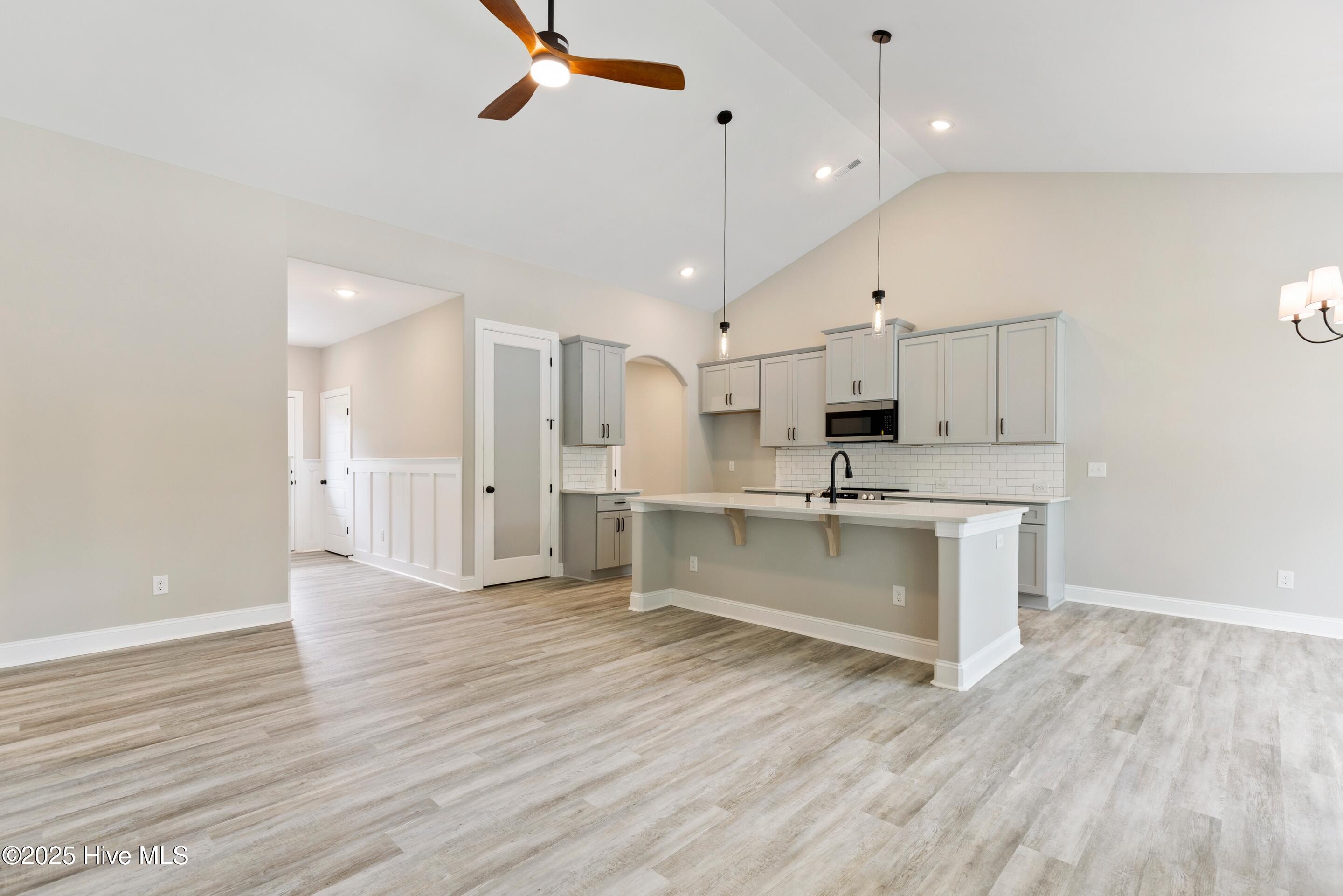 100524111 | Photo 16