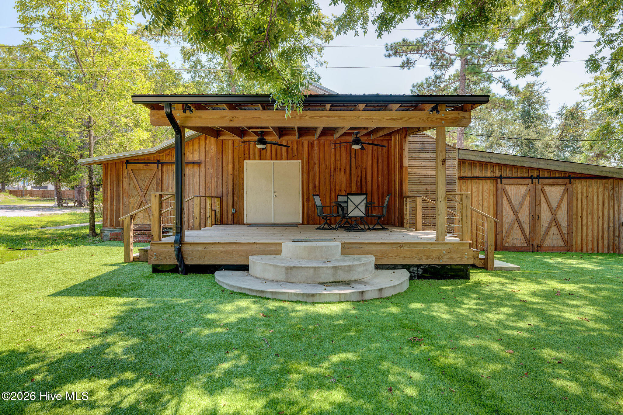 100558109 | Photo 54