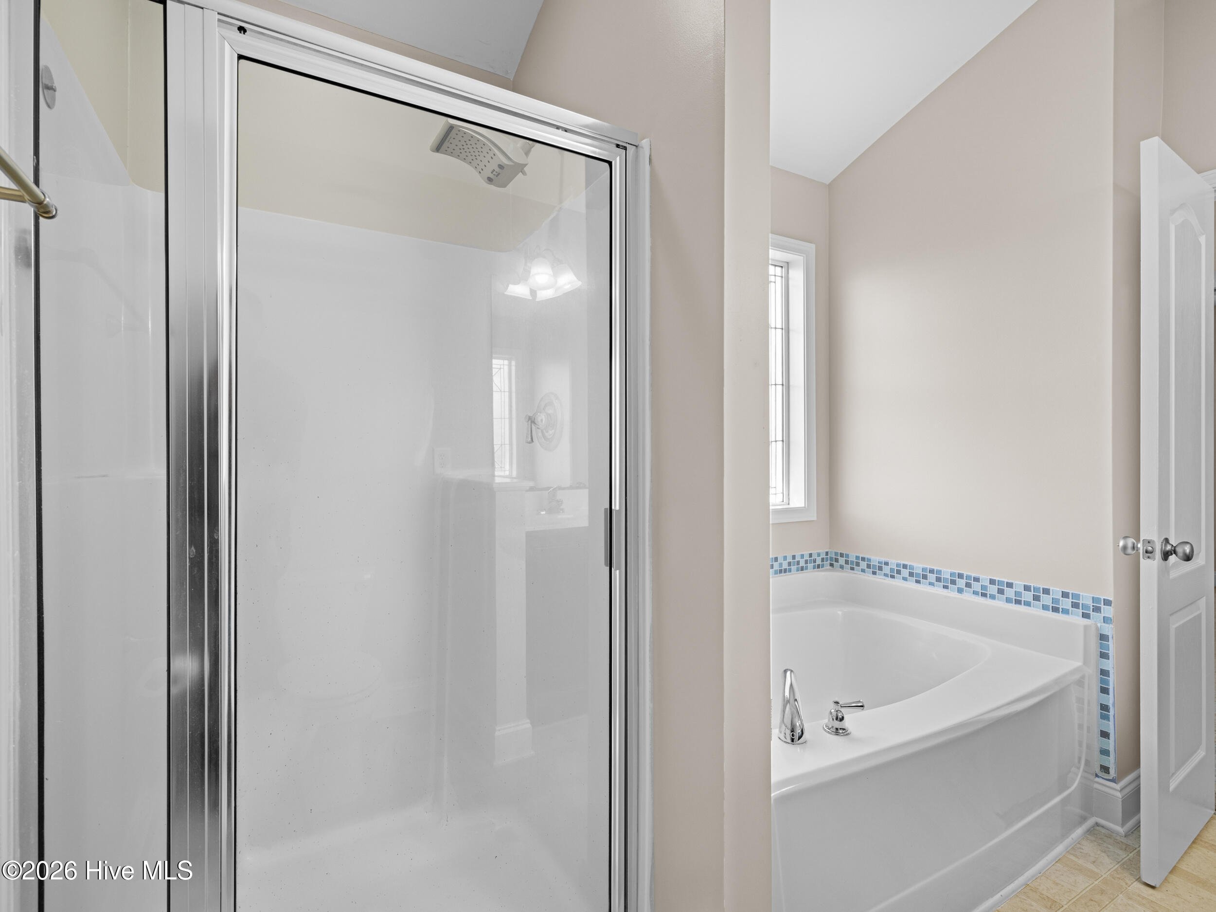 100549292 | Photo 35