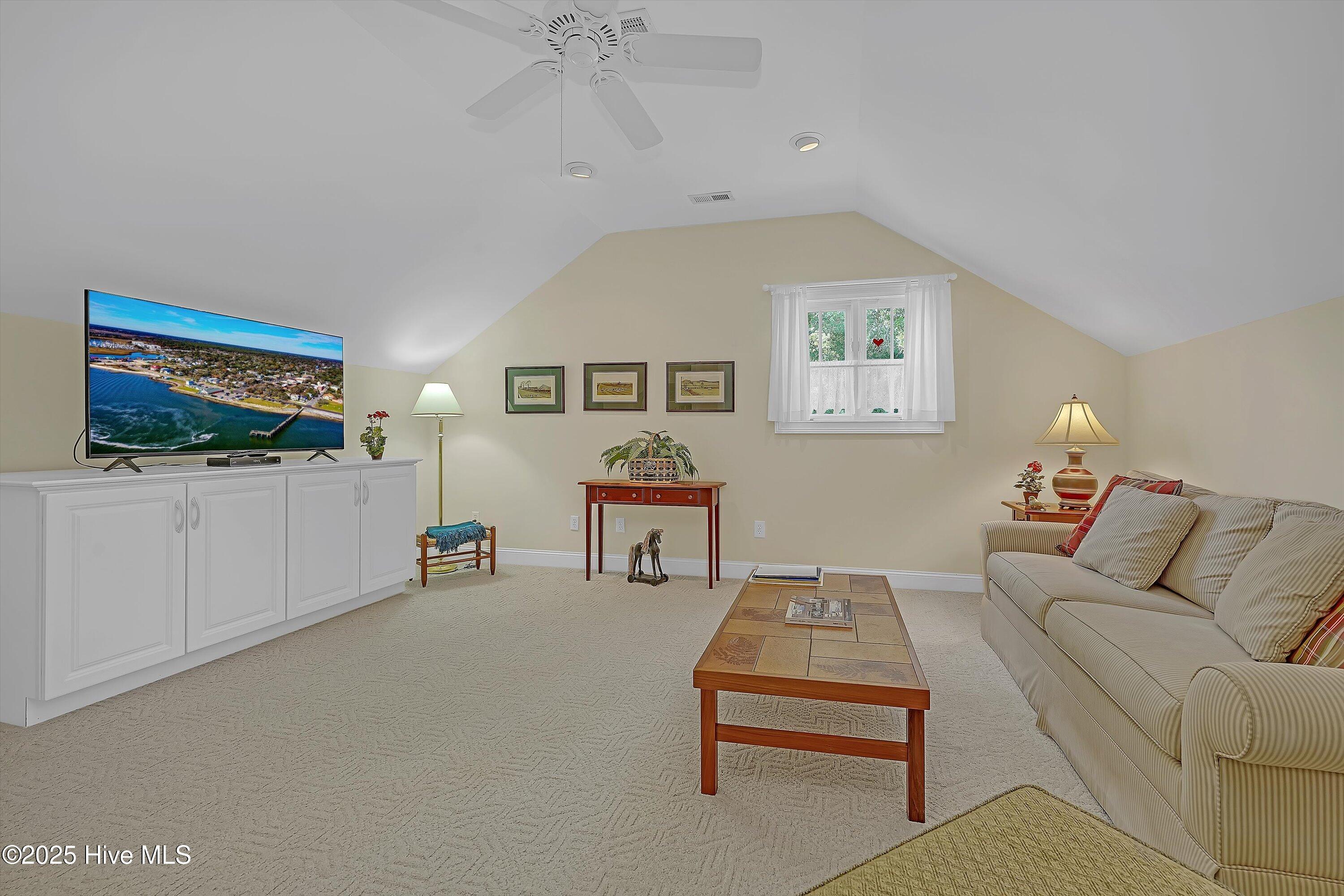 100521438 | Photo 32