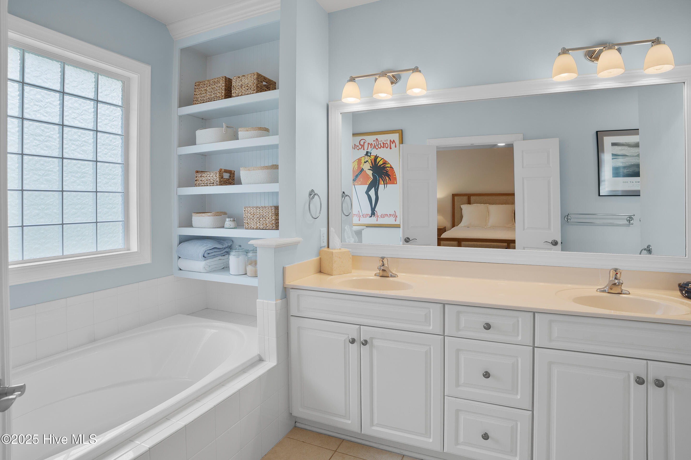 100526851 | Photo 22