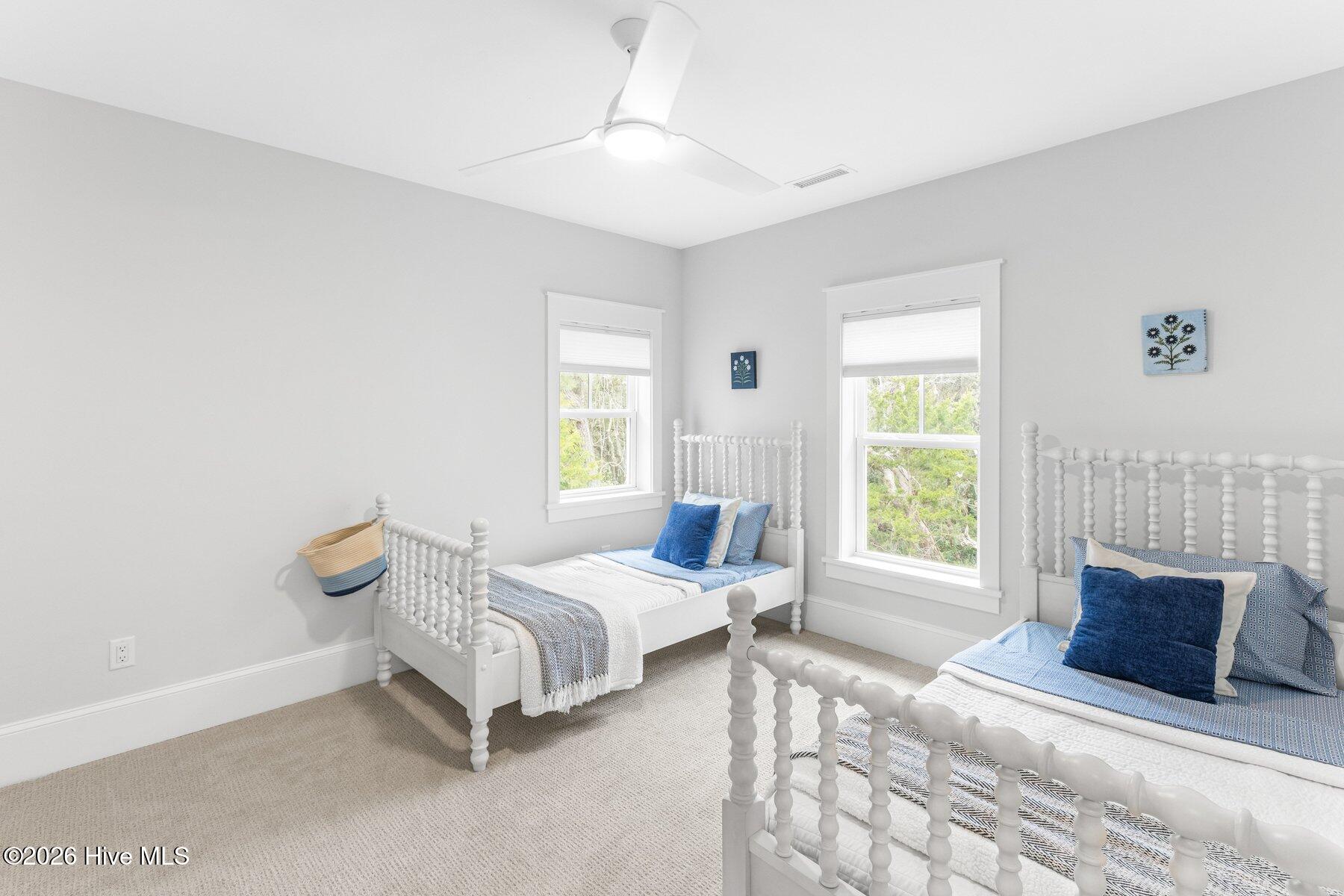 100554015 | Photo 45