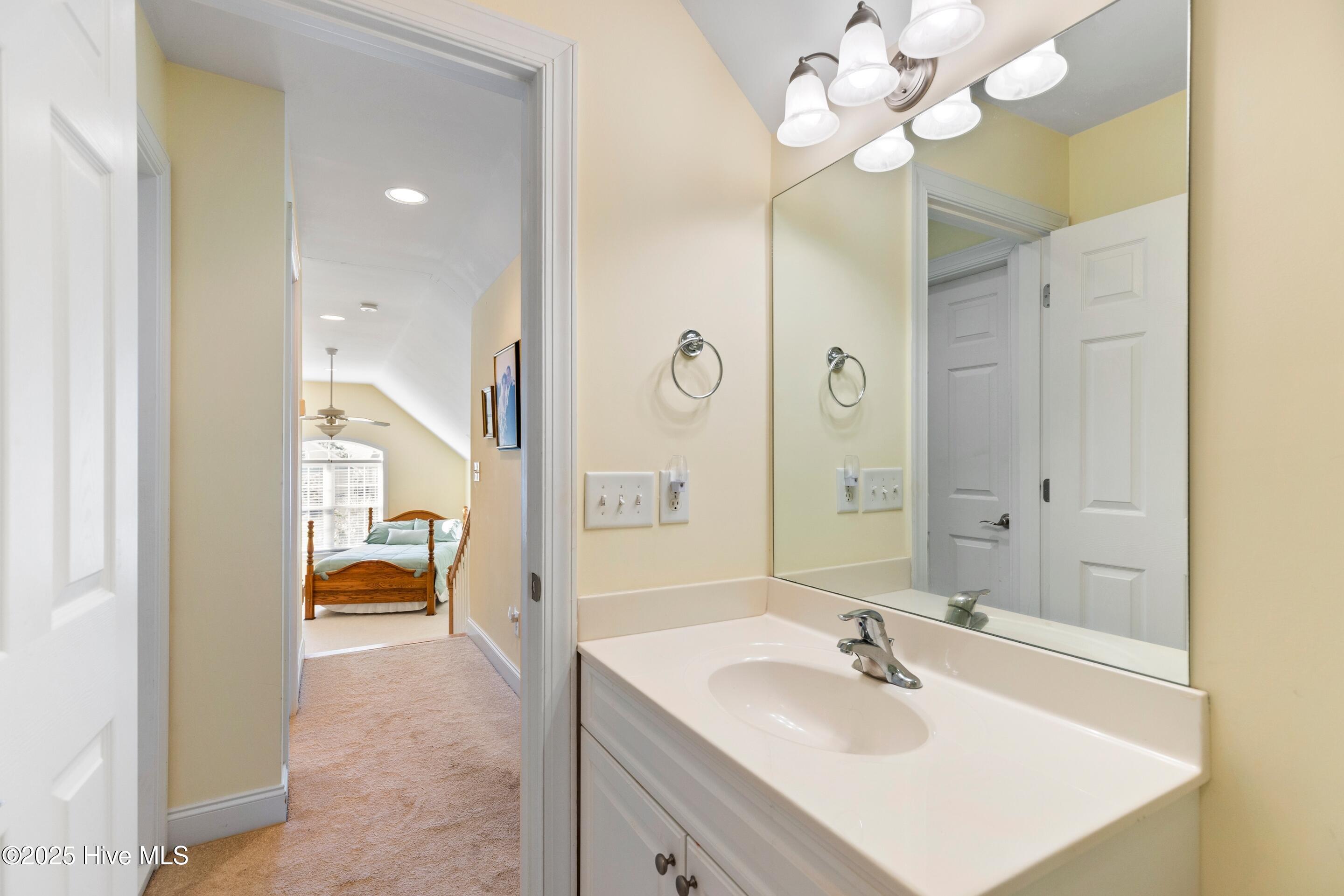 100538376 | Photo 50