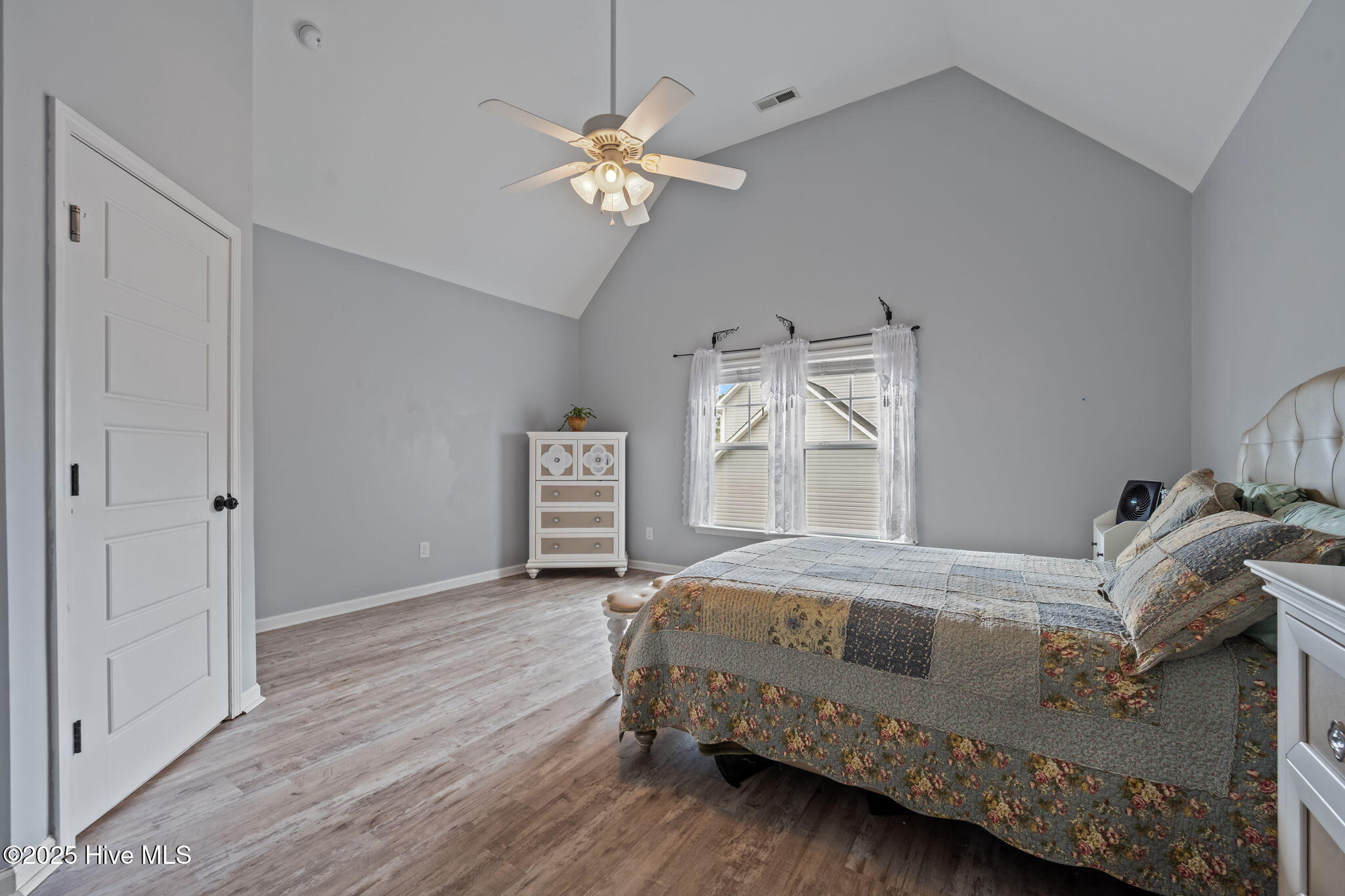 100535491 | Photo 33