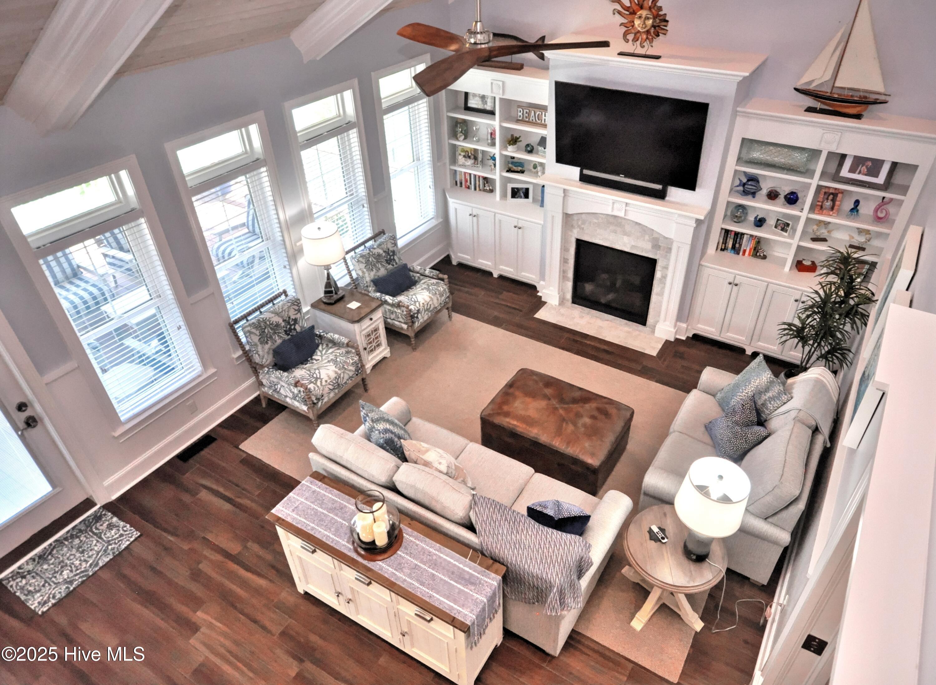 100533074 | Photo 12