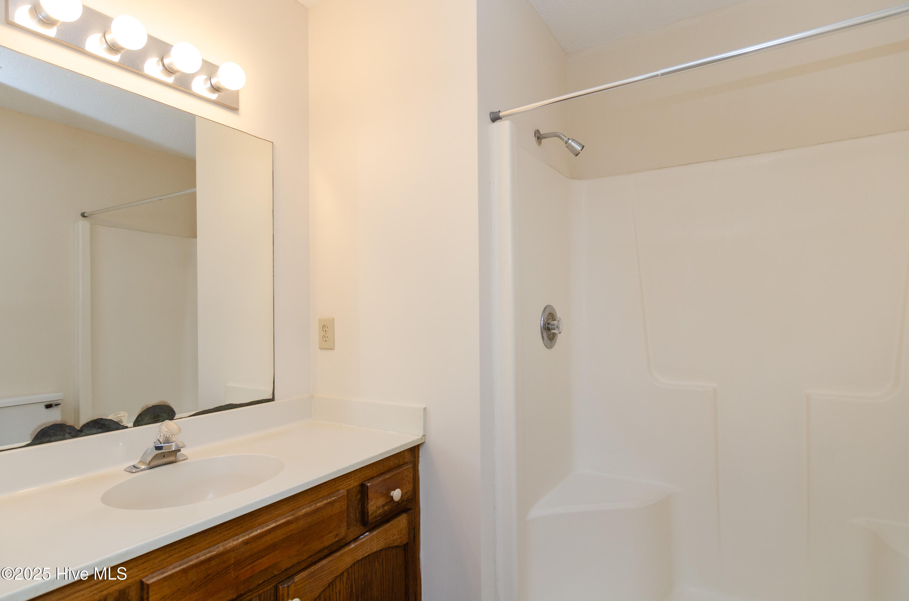 100486106 | Photo 20