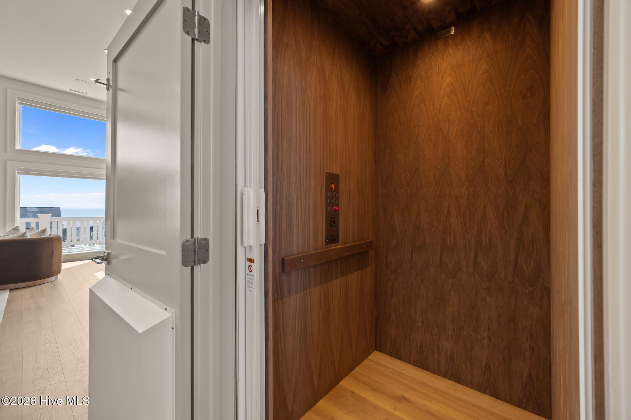 100552191 | Photo 32