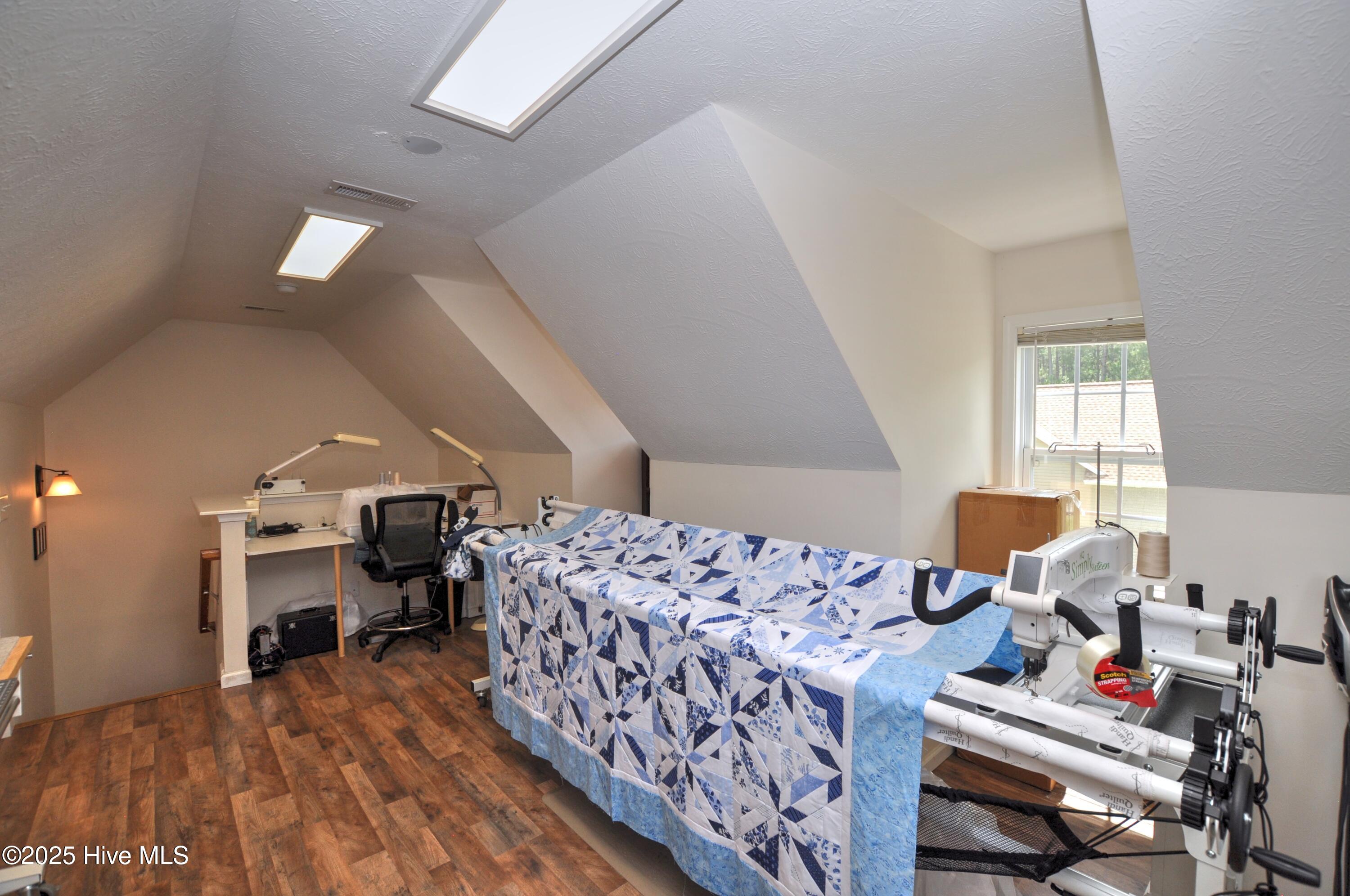 100519003 | Photo 30