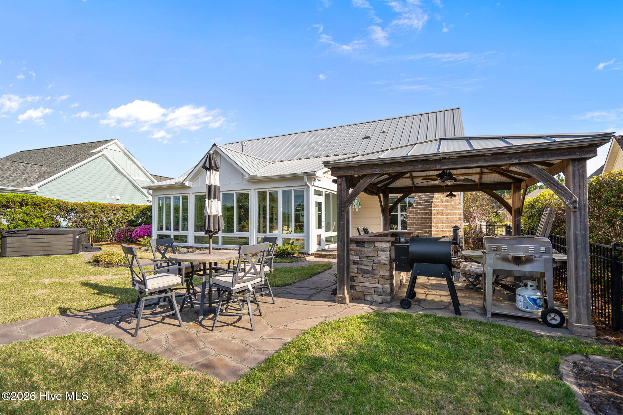 100564215 | Photo 50