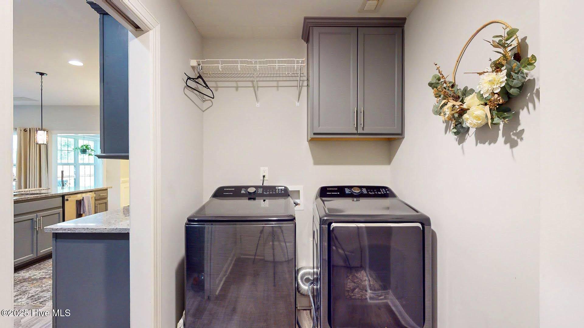 100550160 | Photo 37