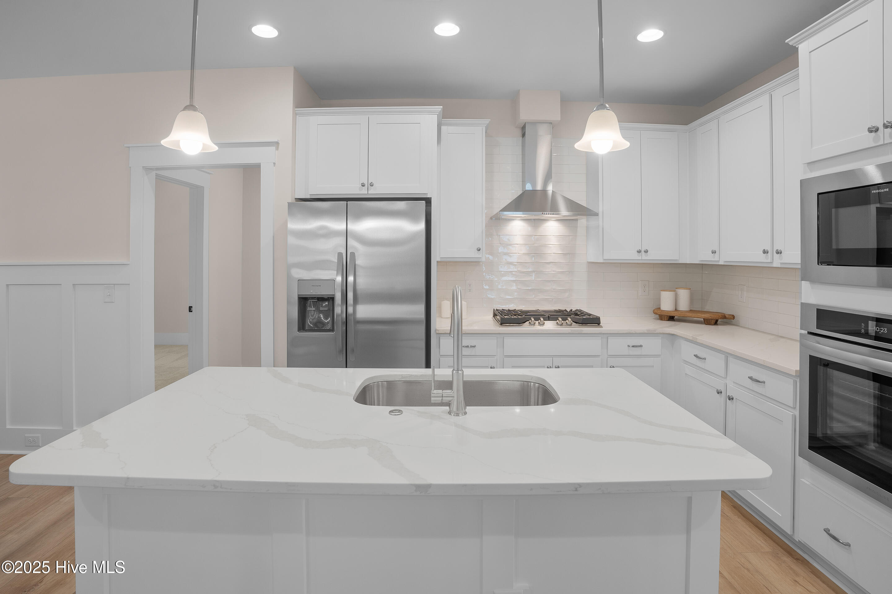 100483922 | Photo 18