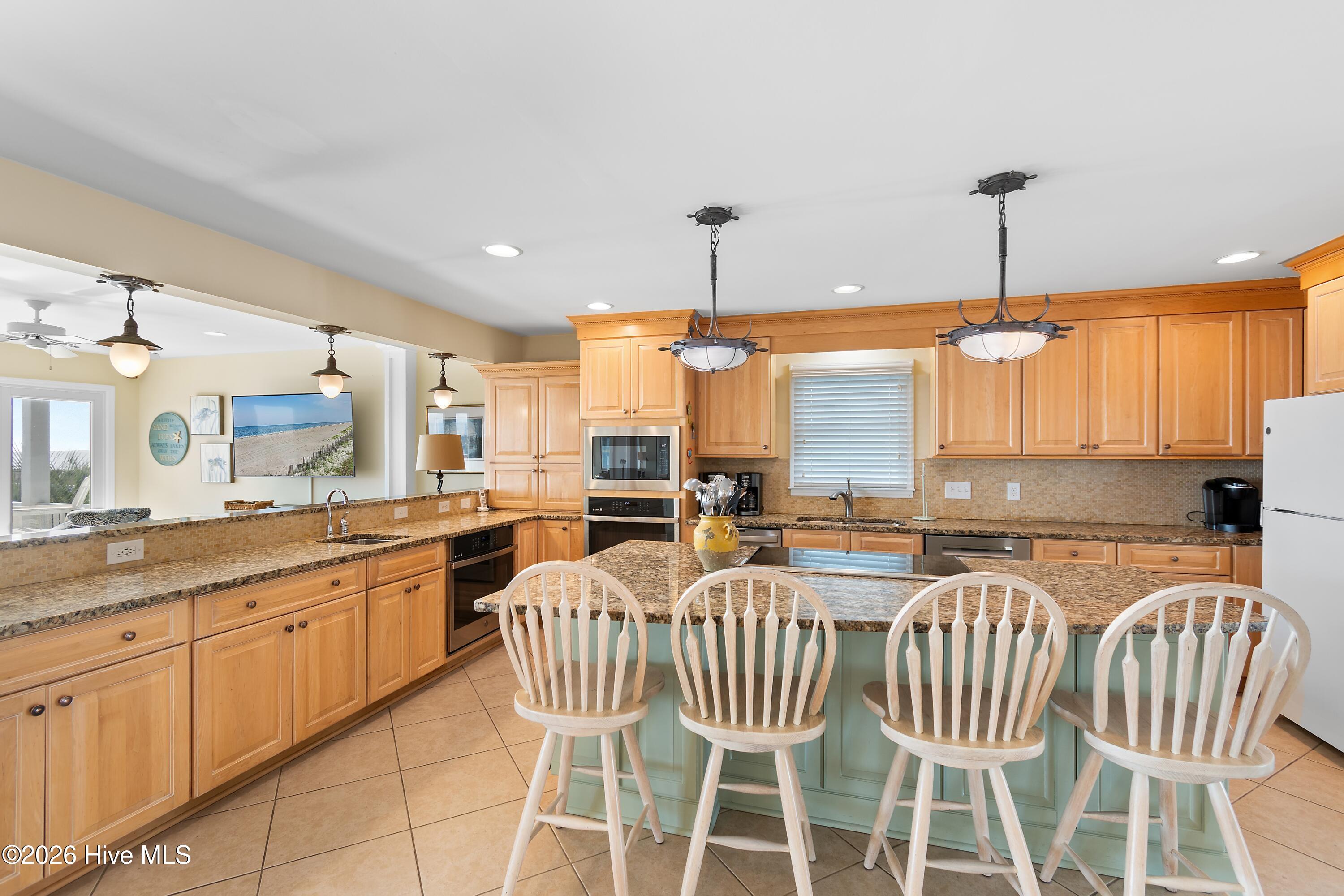 100548422 | Photo 11