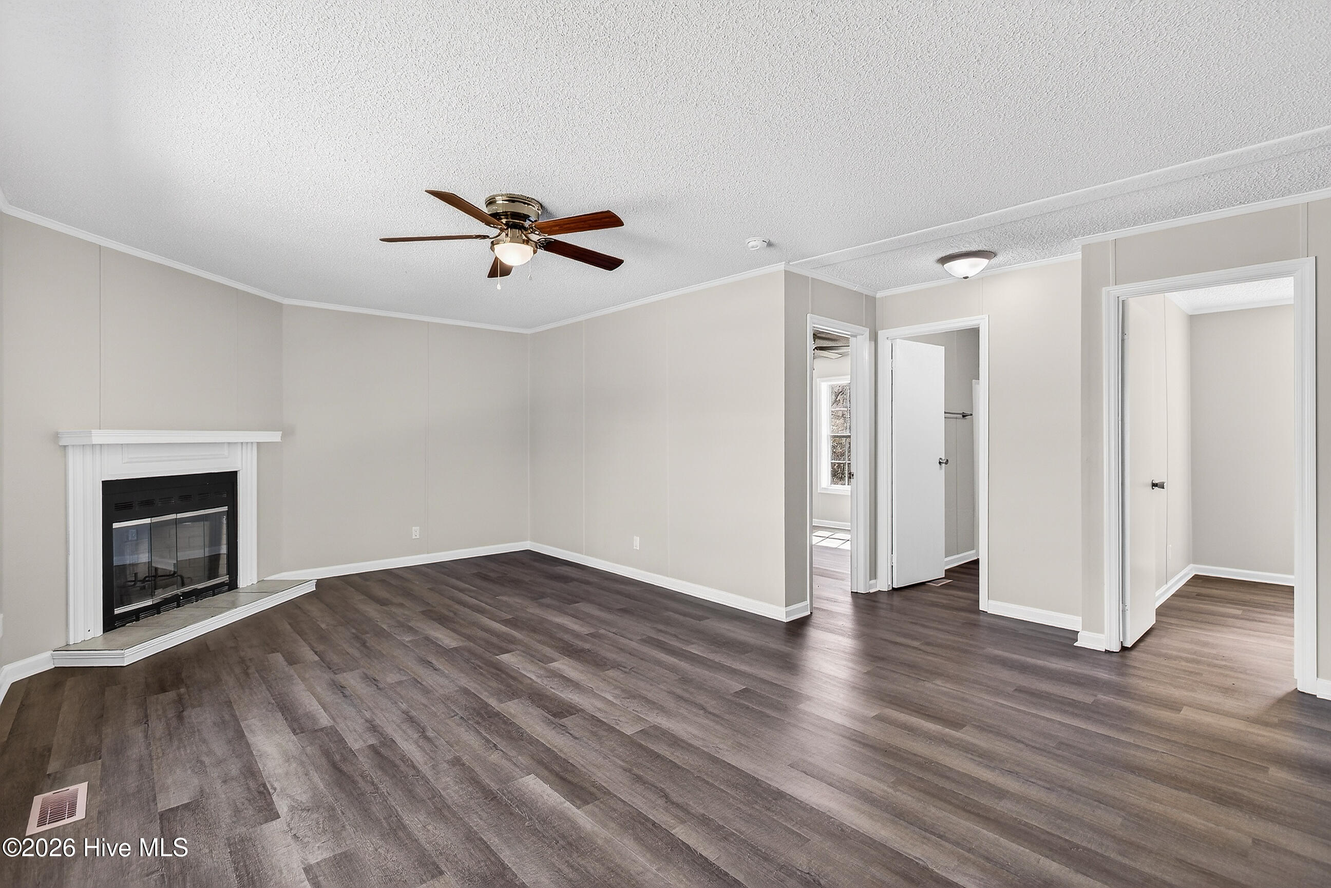 100560826 | Photo 19