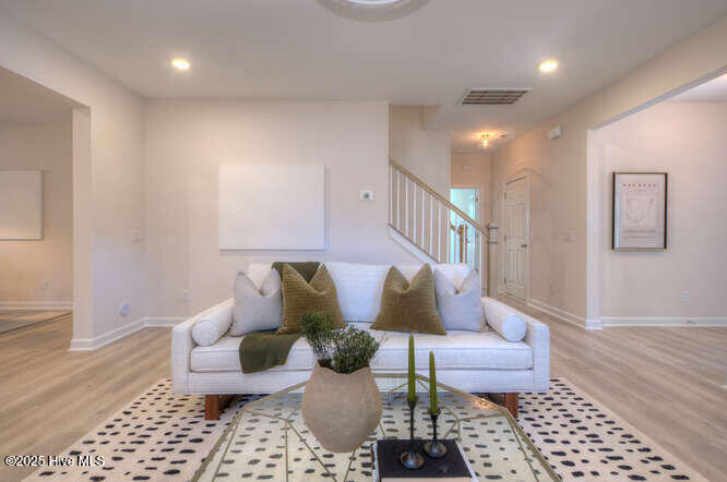 100540645 | Photo 14