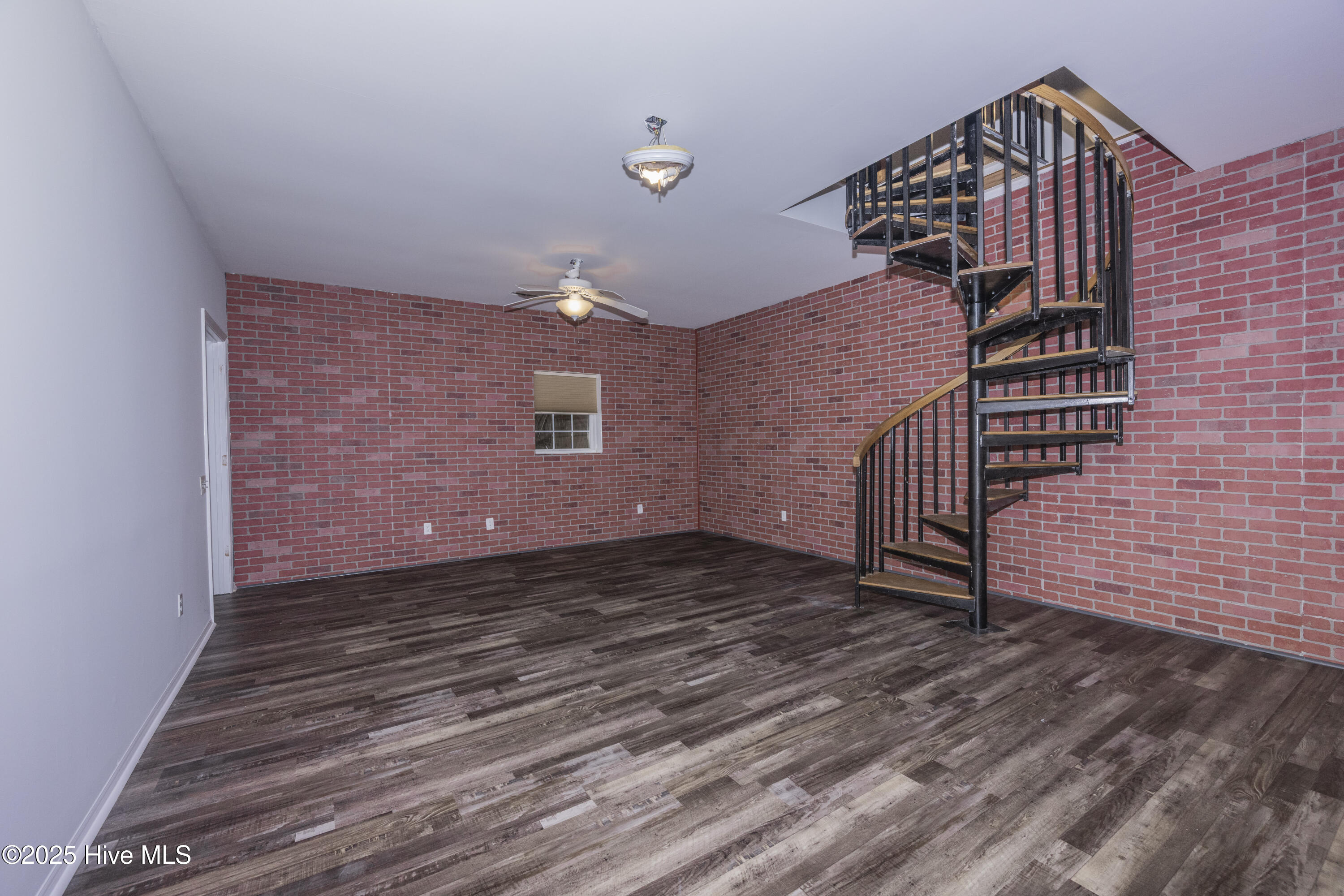 100523766 | Photo 59