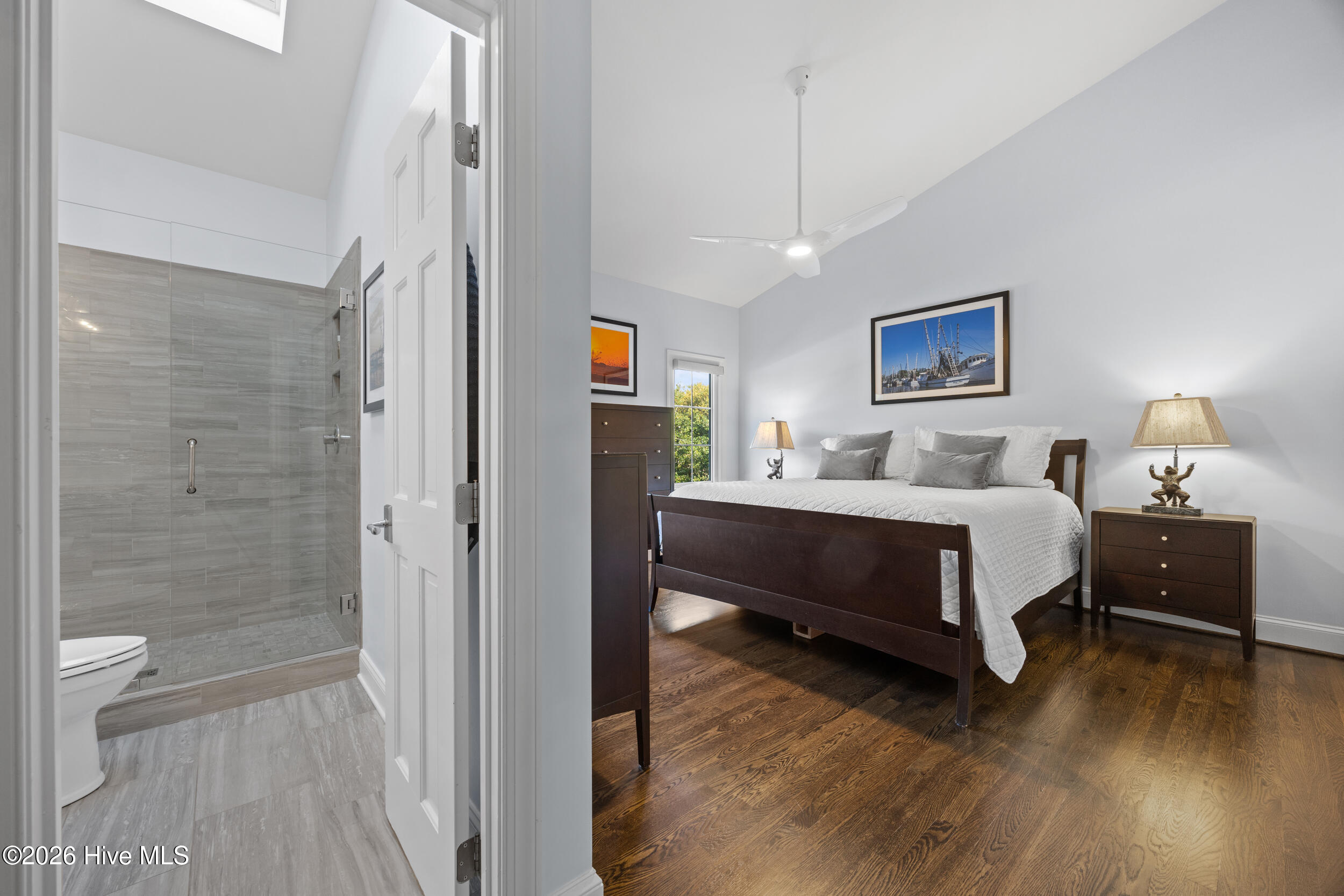 100553782 | Photo 18