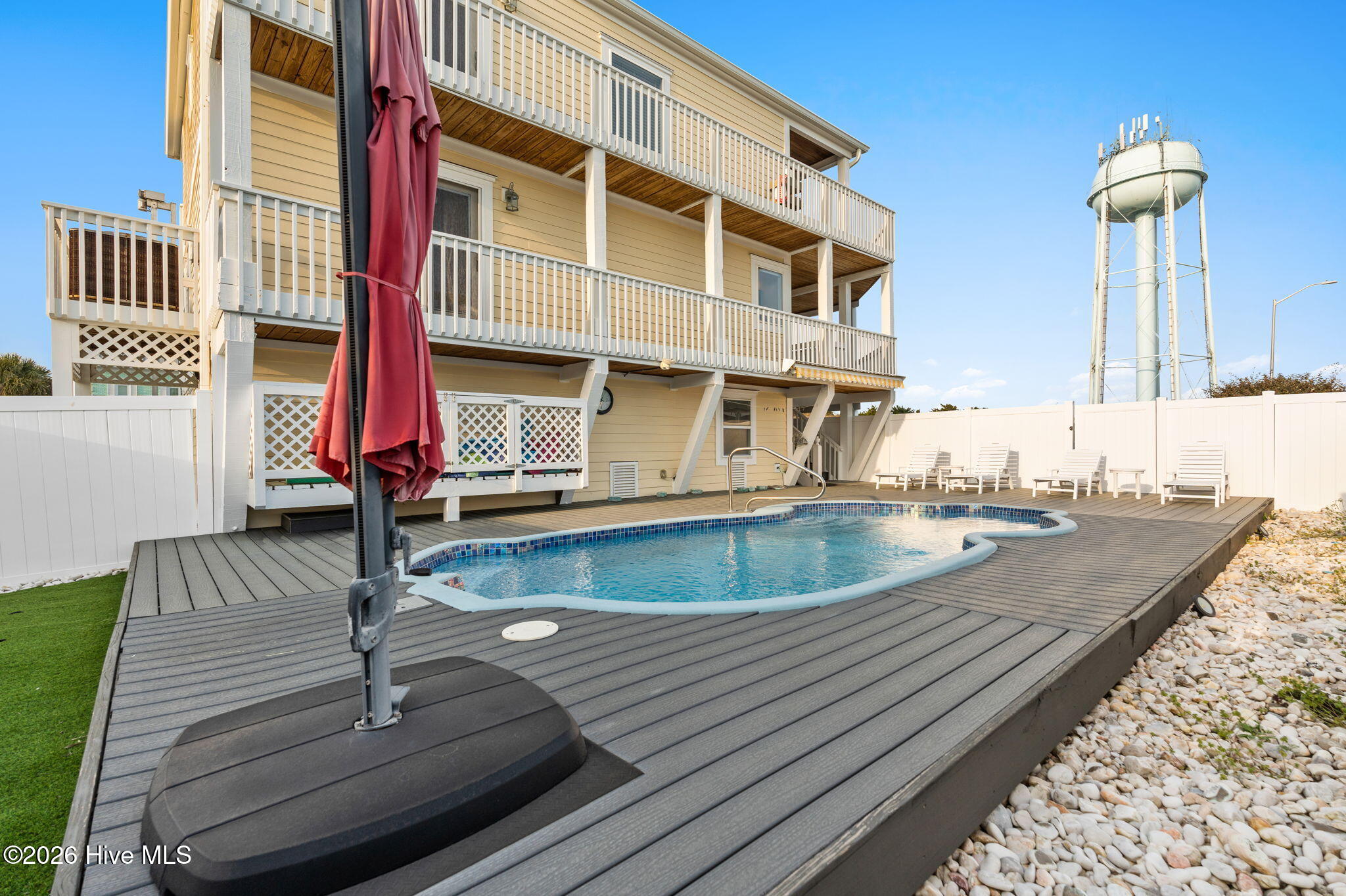 100561633 | Photo 50