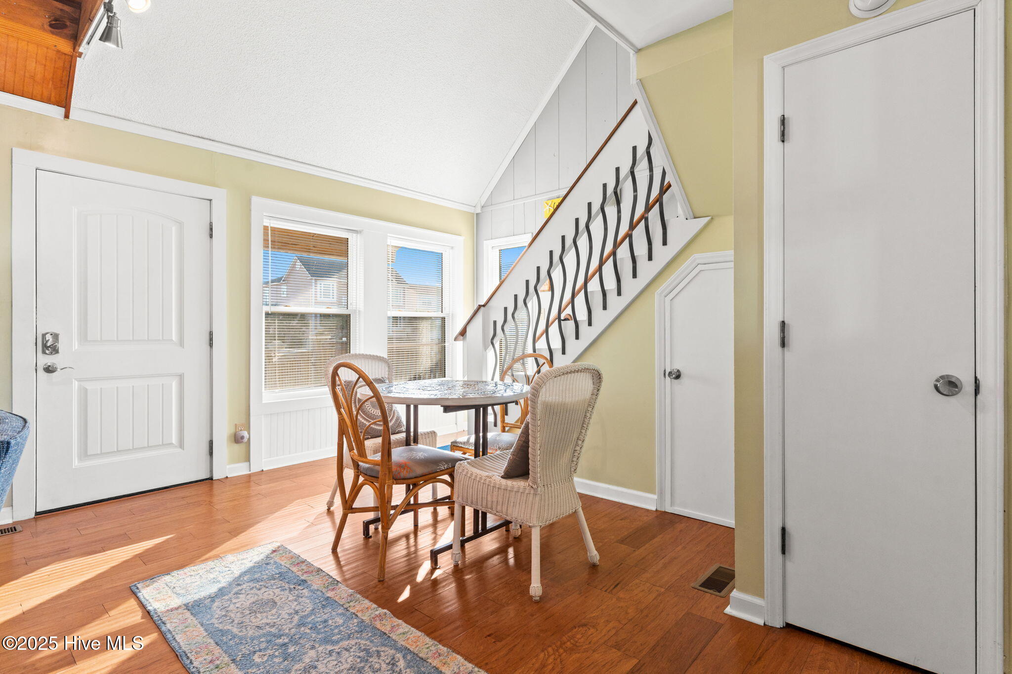 100540487 | Photo 42