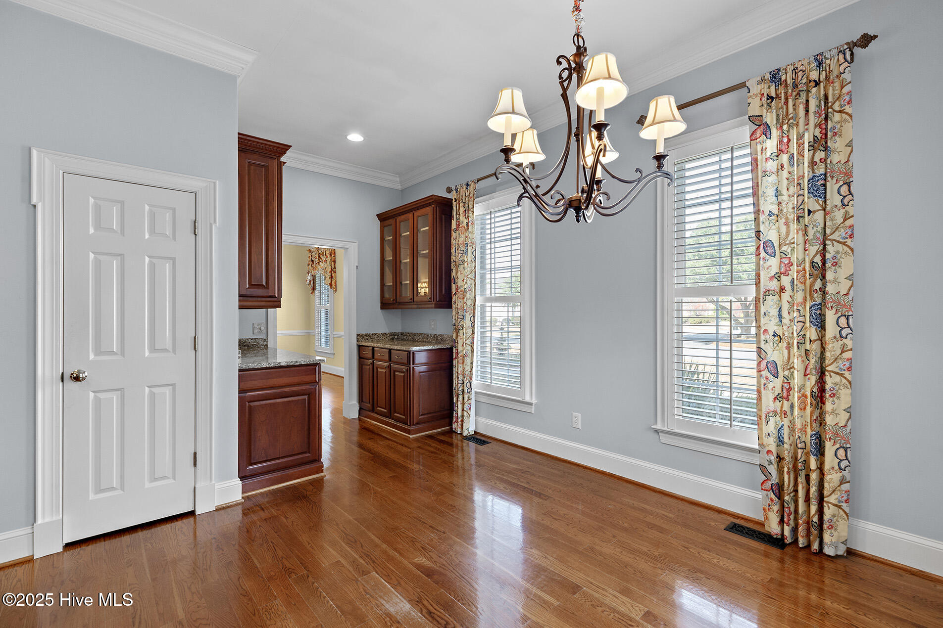 100545737 | Photo 23