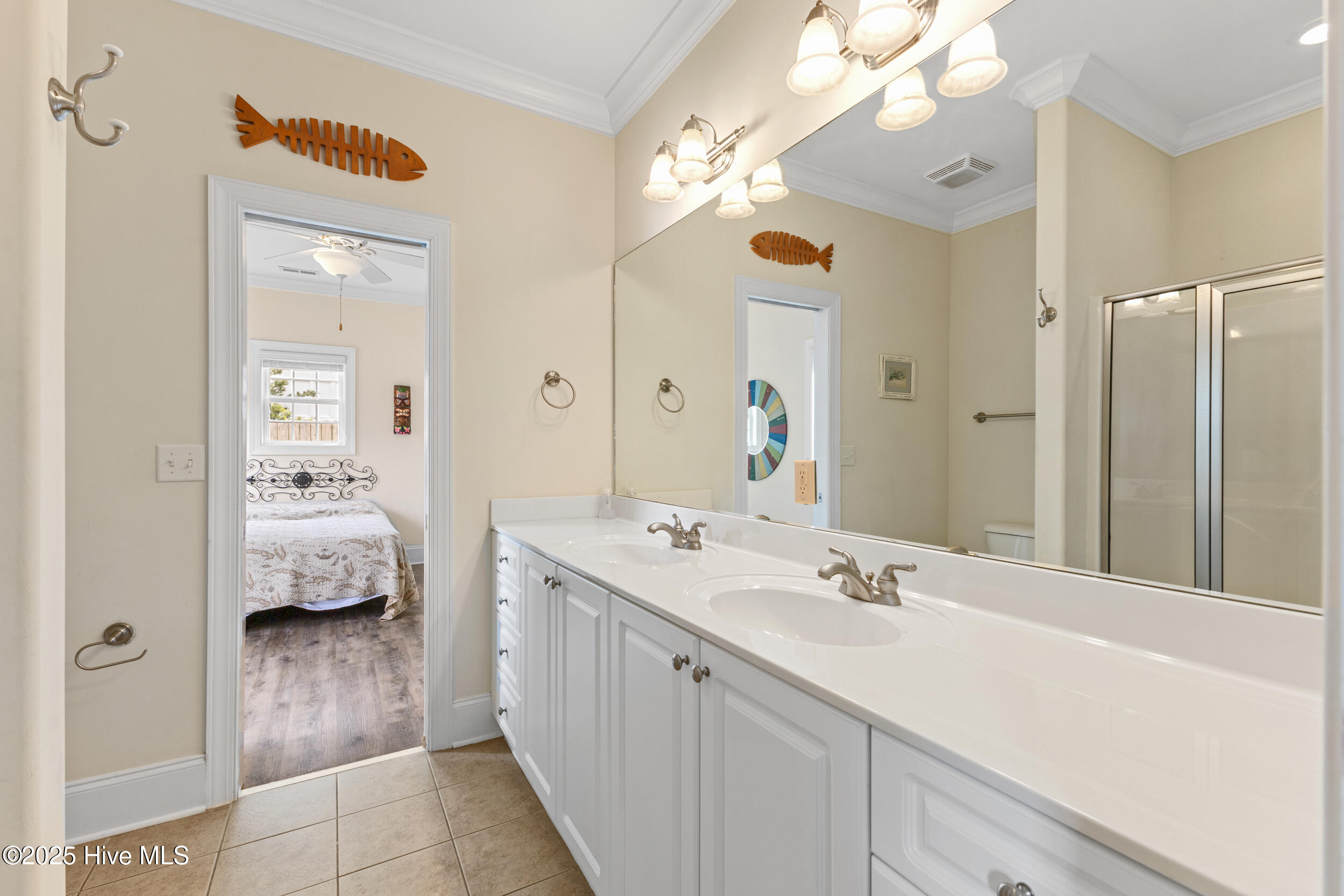 100506404 | Photo 38