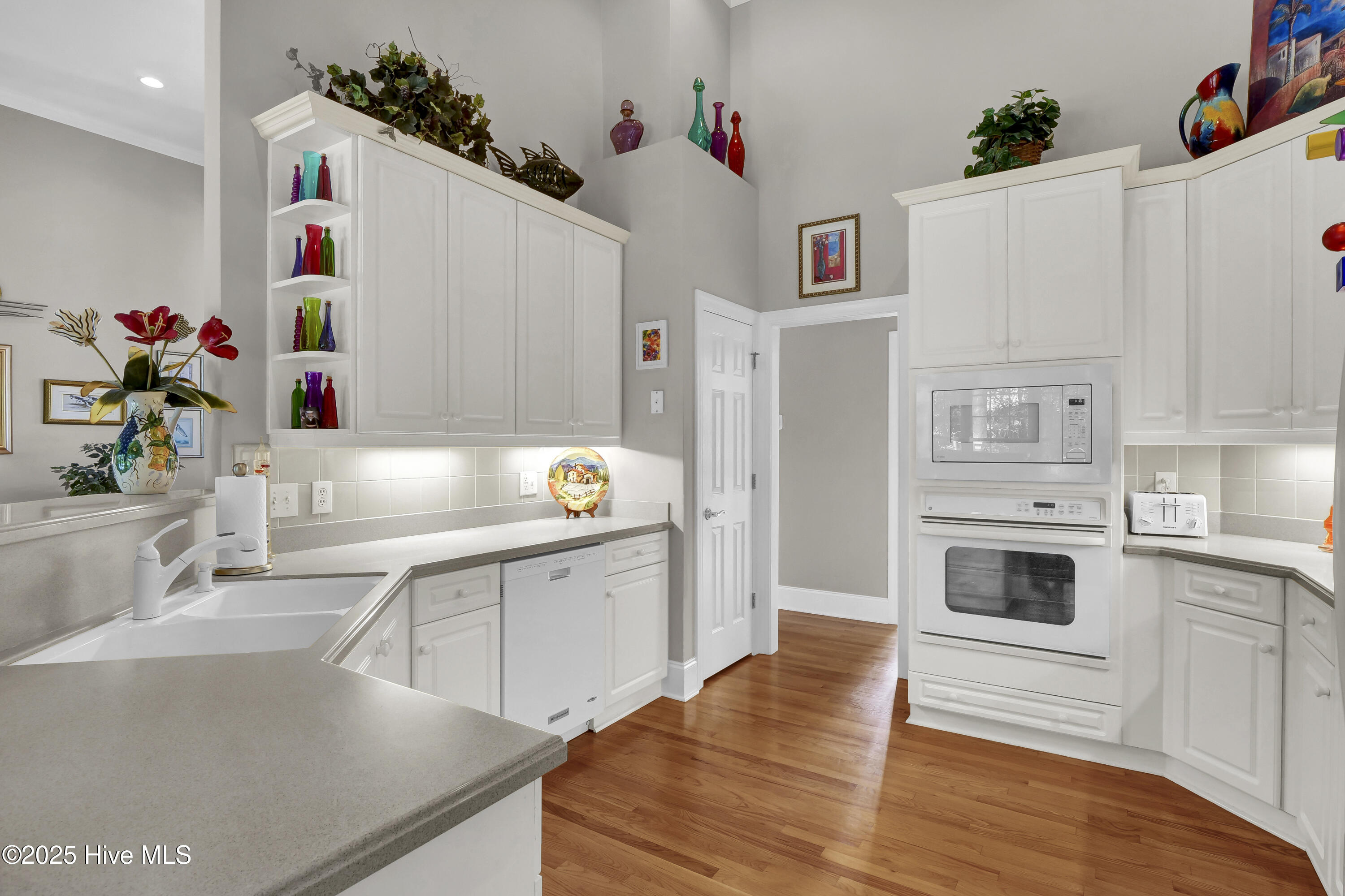 100533946 | Photo 22