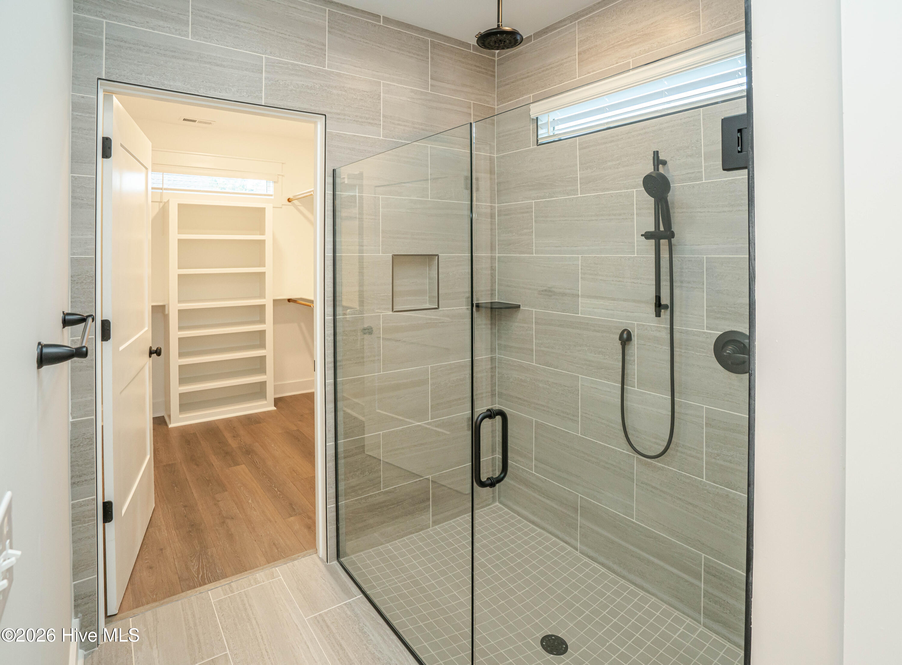 100548241 | Photo 19