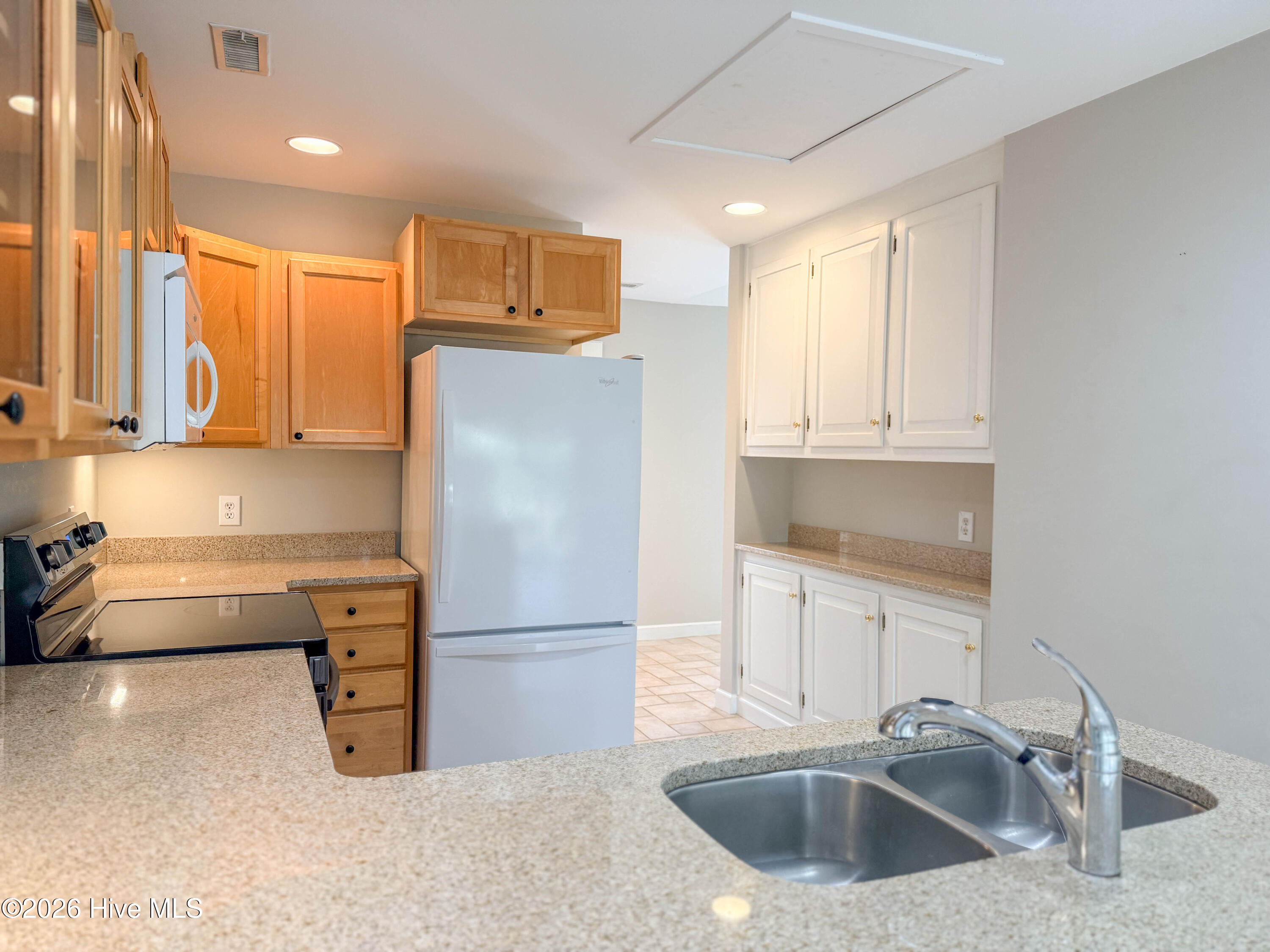 100562741 | Photo 22