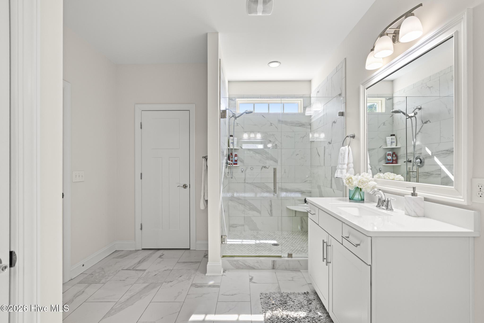 100549977 | Photo 29