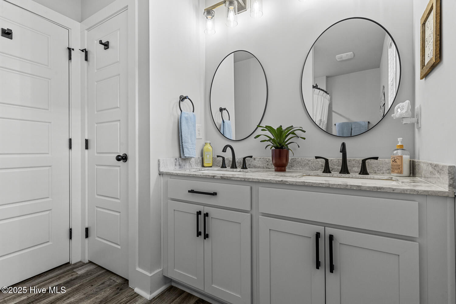 100543242 | Photo 28