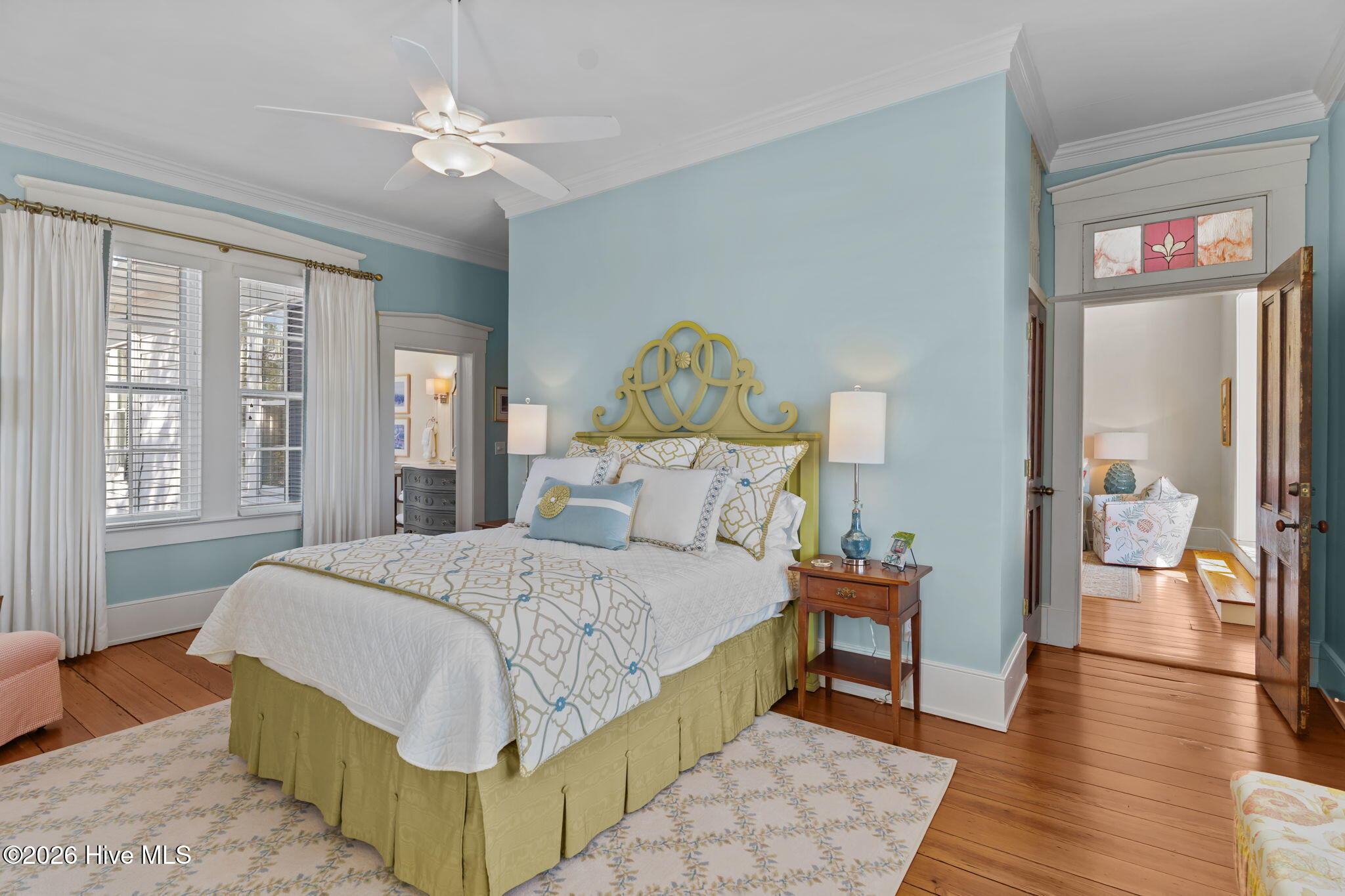 100562122 | Photo 43