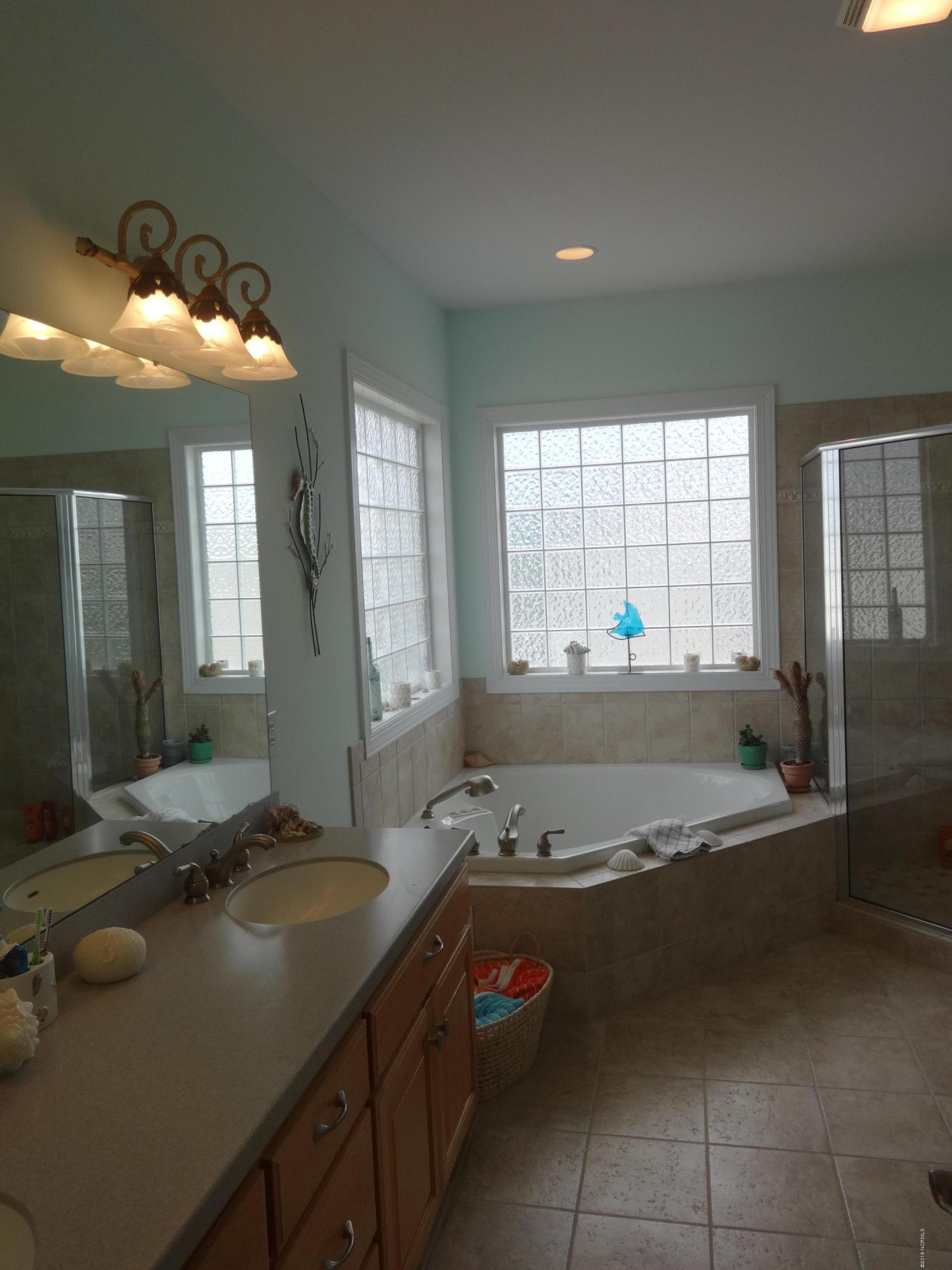 100560542 | Photo 15